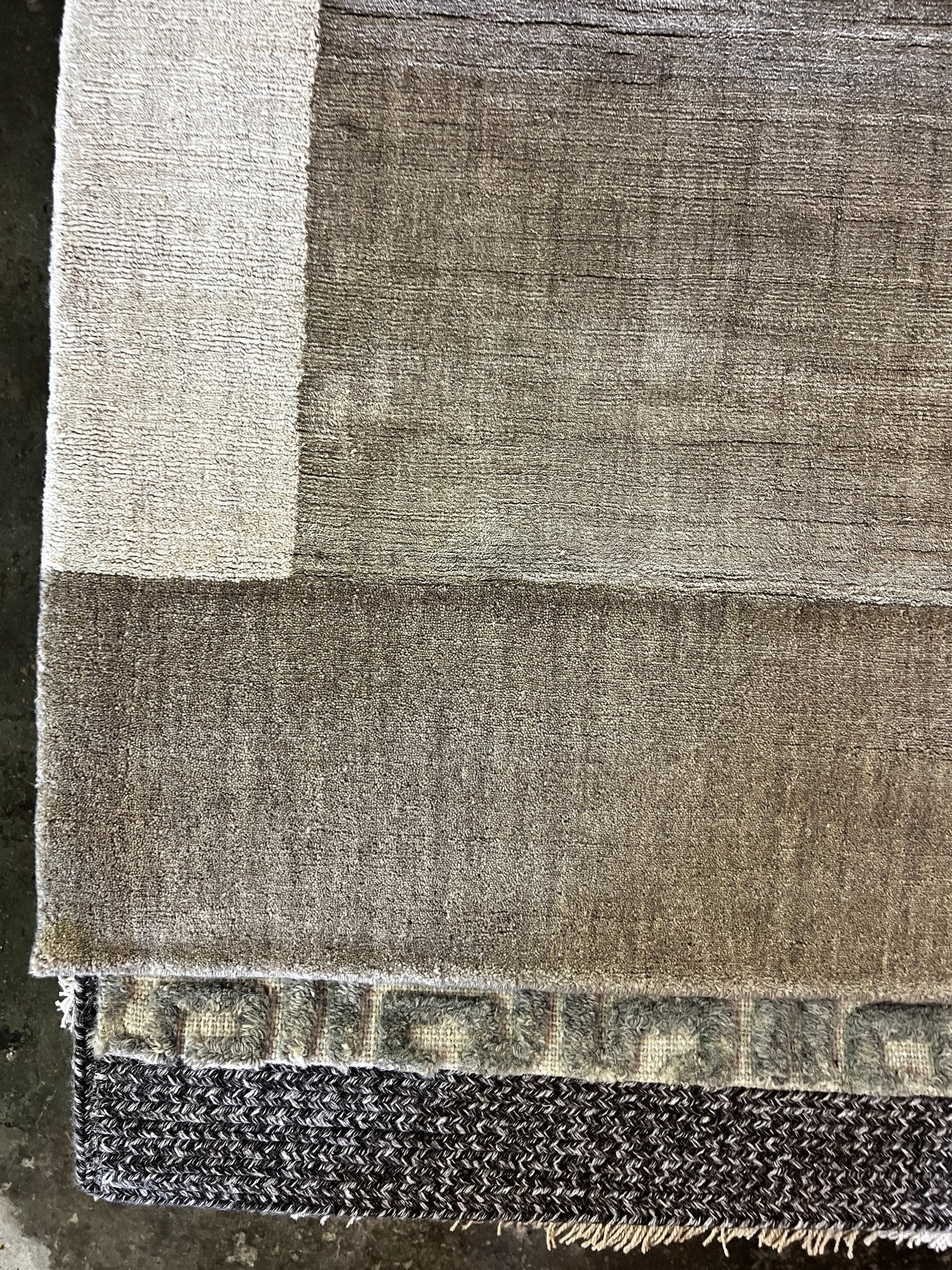 Livio 8.3x11.6 Handwoven Blended Modern Carpet | Banana Manor Rug Factory Outlet