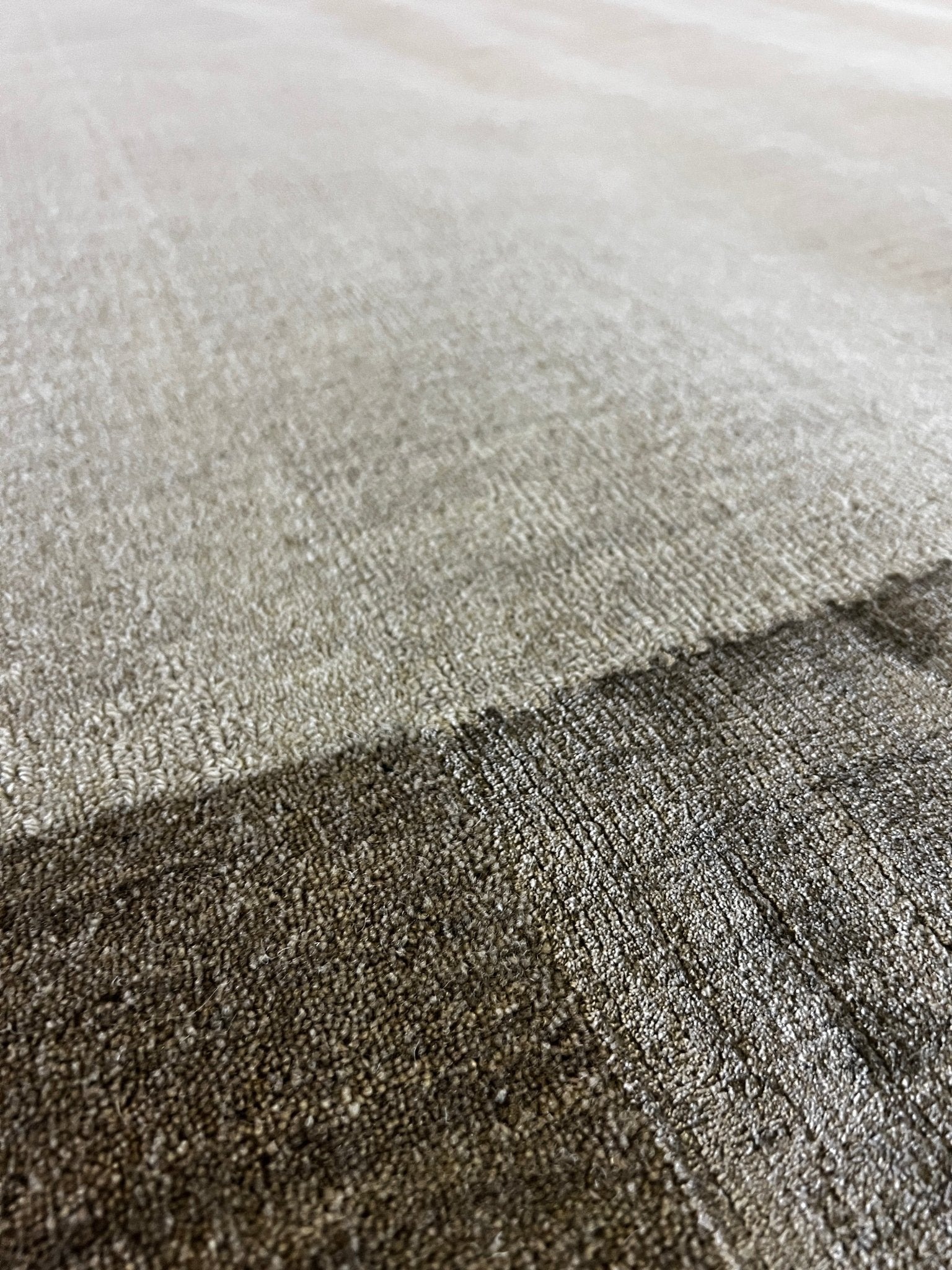 Livio 8.3x11.6 Handwoven Blended Modern Carpet | Banana Manor Rug Factory Outlet