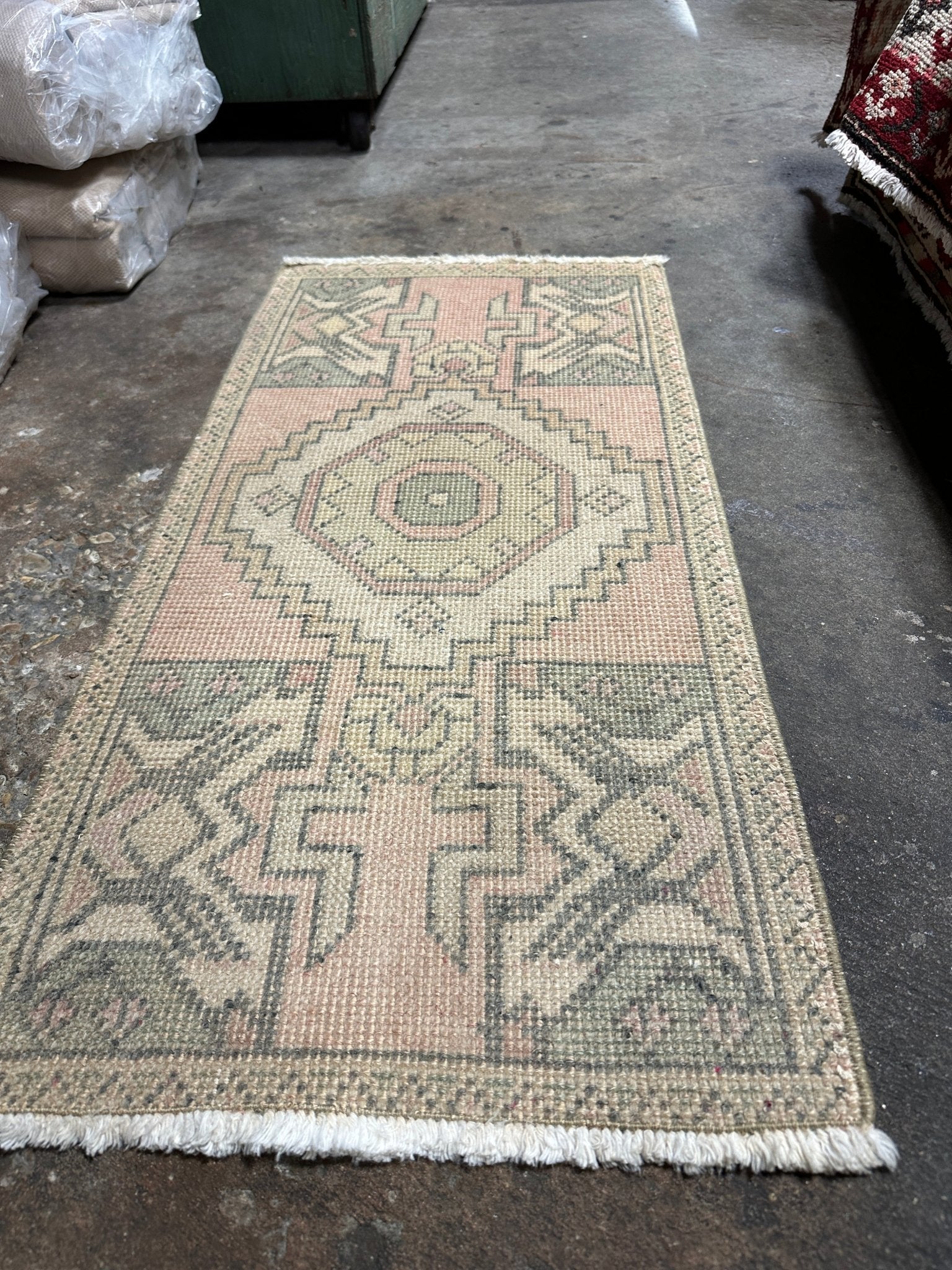 Vintage 1.7x3.1 Turkish Oushak Light Pink and Beige Small Rug | Banana Manor Rug Factory Outlet
