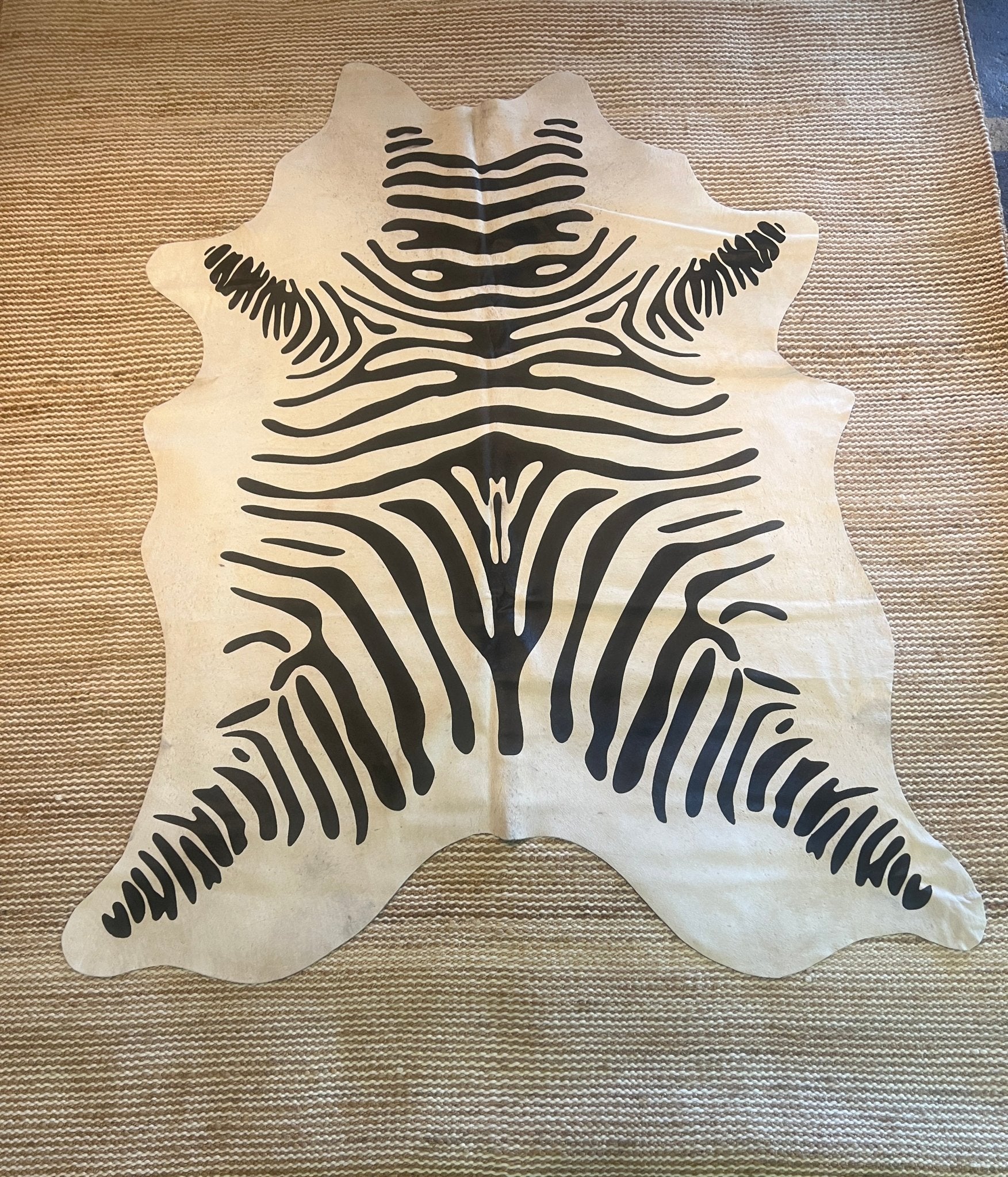 Zebra Off White 6.2x7.6 Cowhide Rug | Banana Manor Rug Factory Outlet