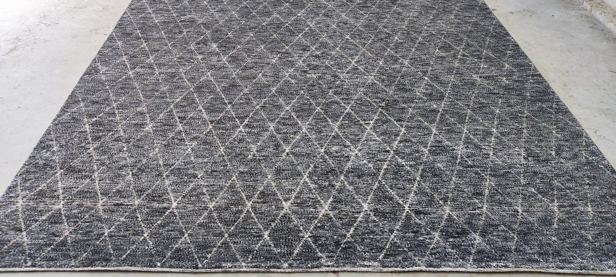 Adriano 8x10 Hand-Knotted Dark Grey Cut Pile | Banana Manor Rug Factory Outlet