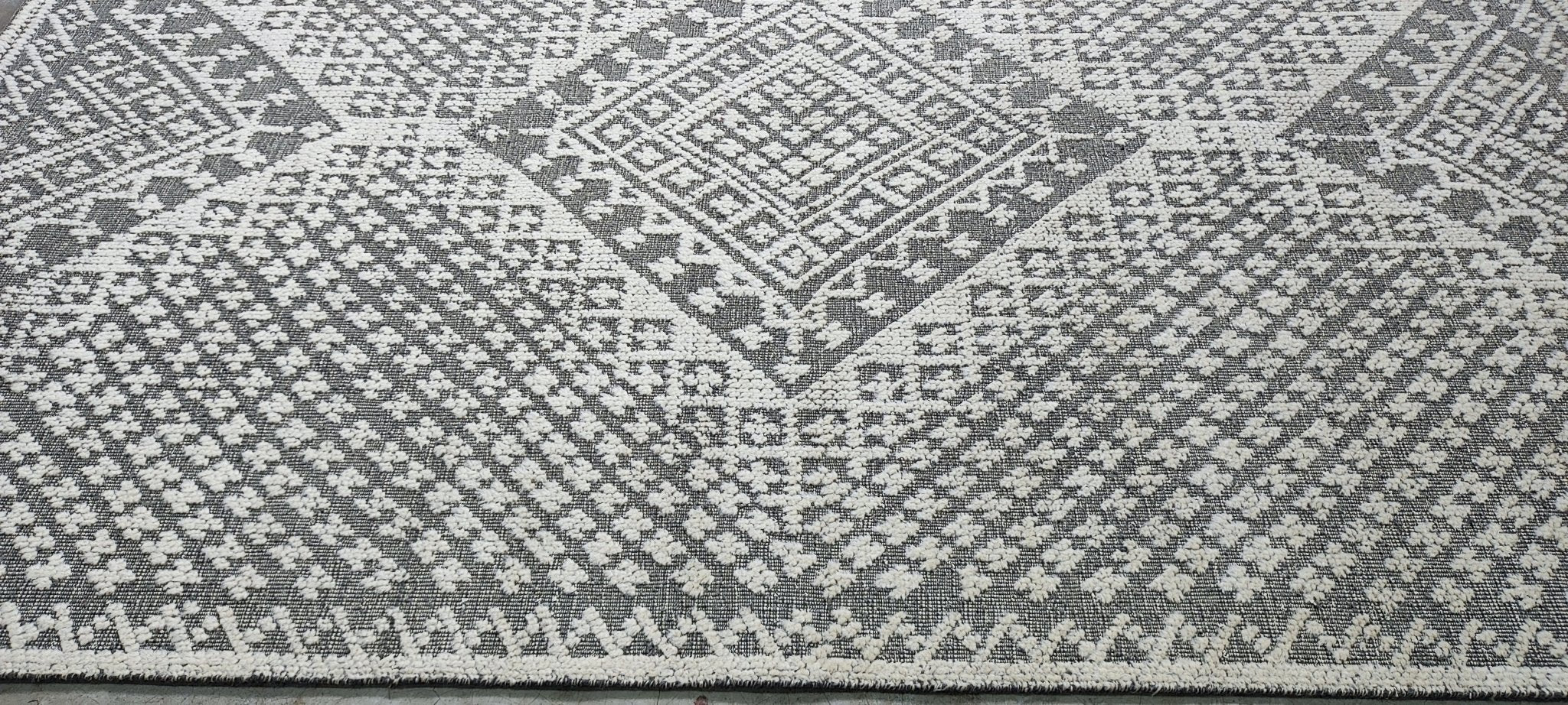 Alejandro 6.3x9 Hand-Knotted Ivory & Grey Cut Pile | Banana Manor Rug Factory Outlet