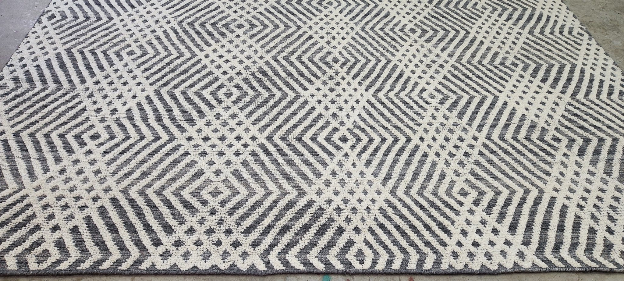 Alex Sparrow Hand-Knotted Modern Rug Ivory and Grey High-Low 9x12 | Banana Manor Rug Company