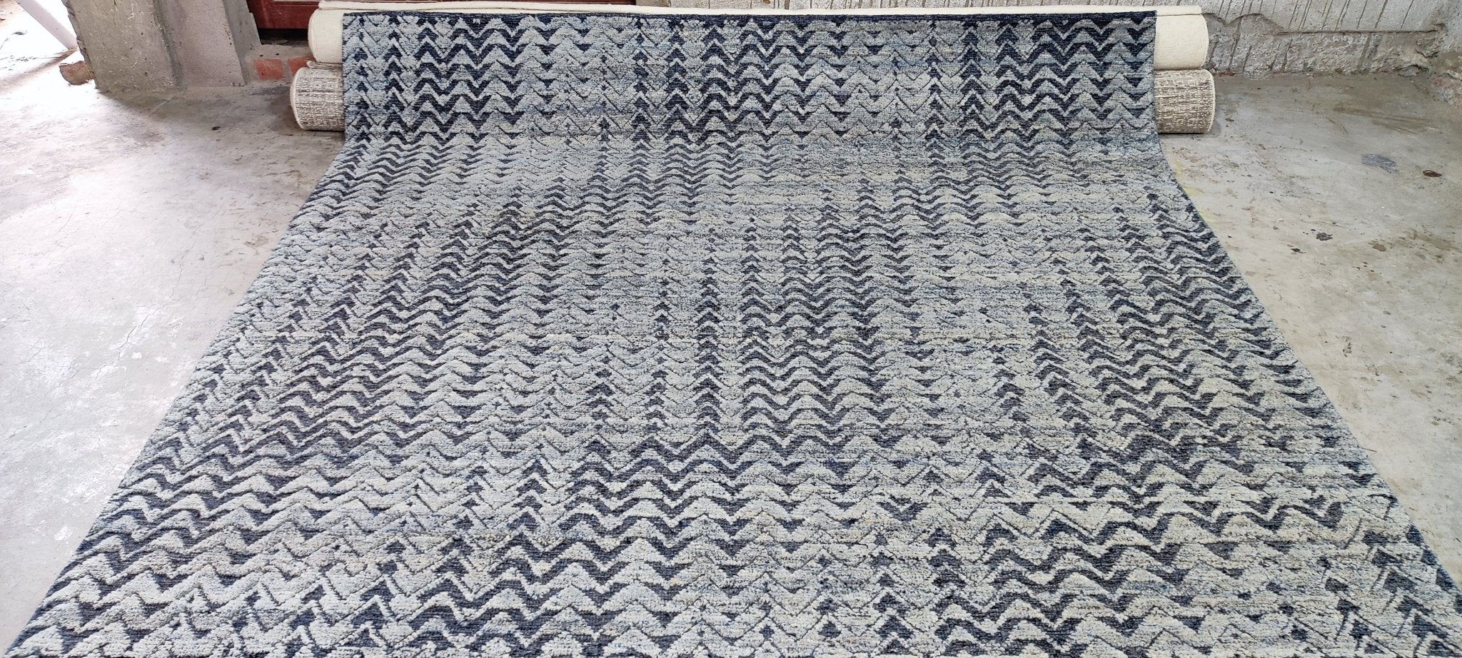 Alexandre 8x10 Hand-Knotted Bluish Grey Cut Pile | Banana Manor Rug Factory Outlet