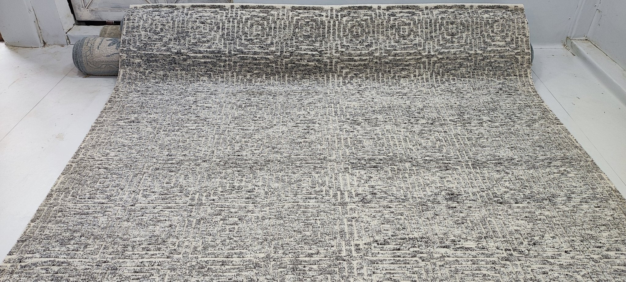 Alik 8.3x10.3 Hand-Knotted Silver & Grey High Low | Banana Manor Rug Factory Outlet