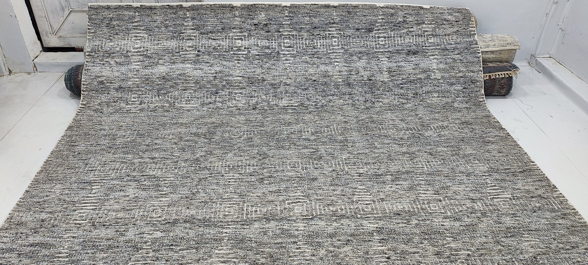 Alonzo 8x10 Hand-Knotted Grey & Ivory High Low | Banana Manor Rug Factory Outlet