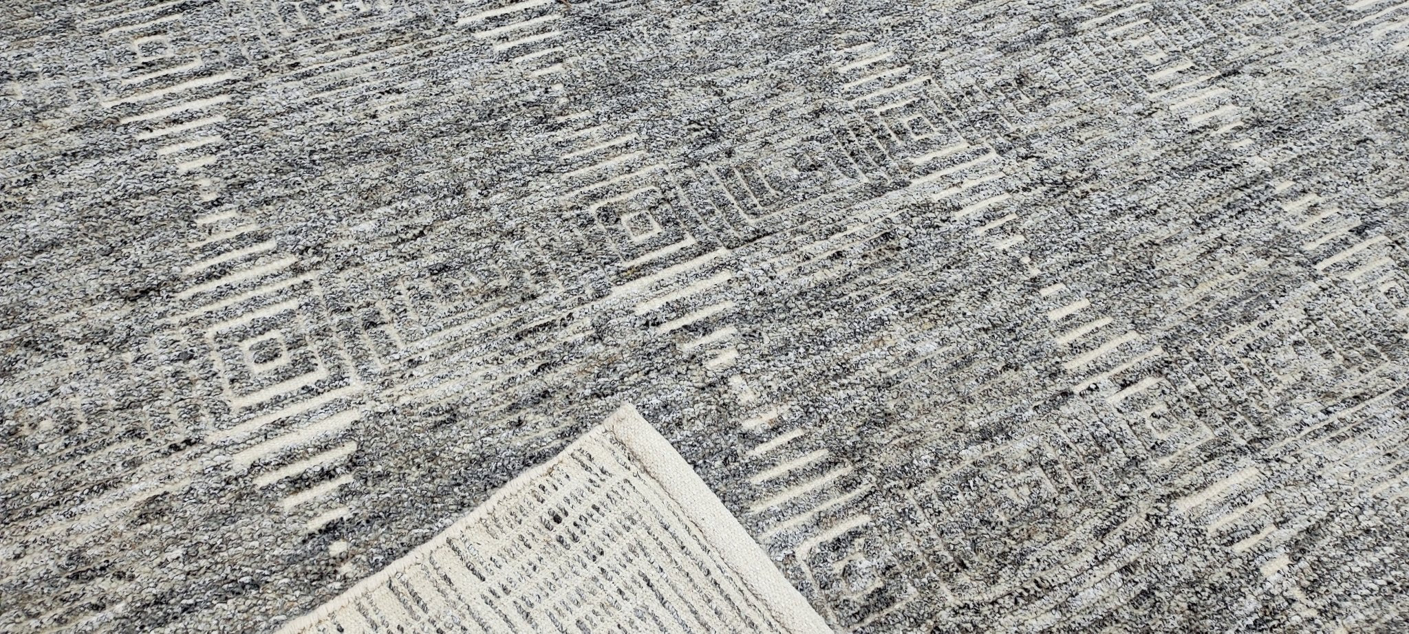 Alonzo 8x10 Hand-Knotted Grey & Ivory High Low | Banana Manor Rug Factory Outlet