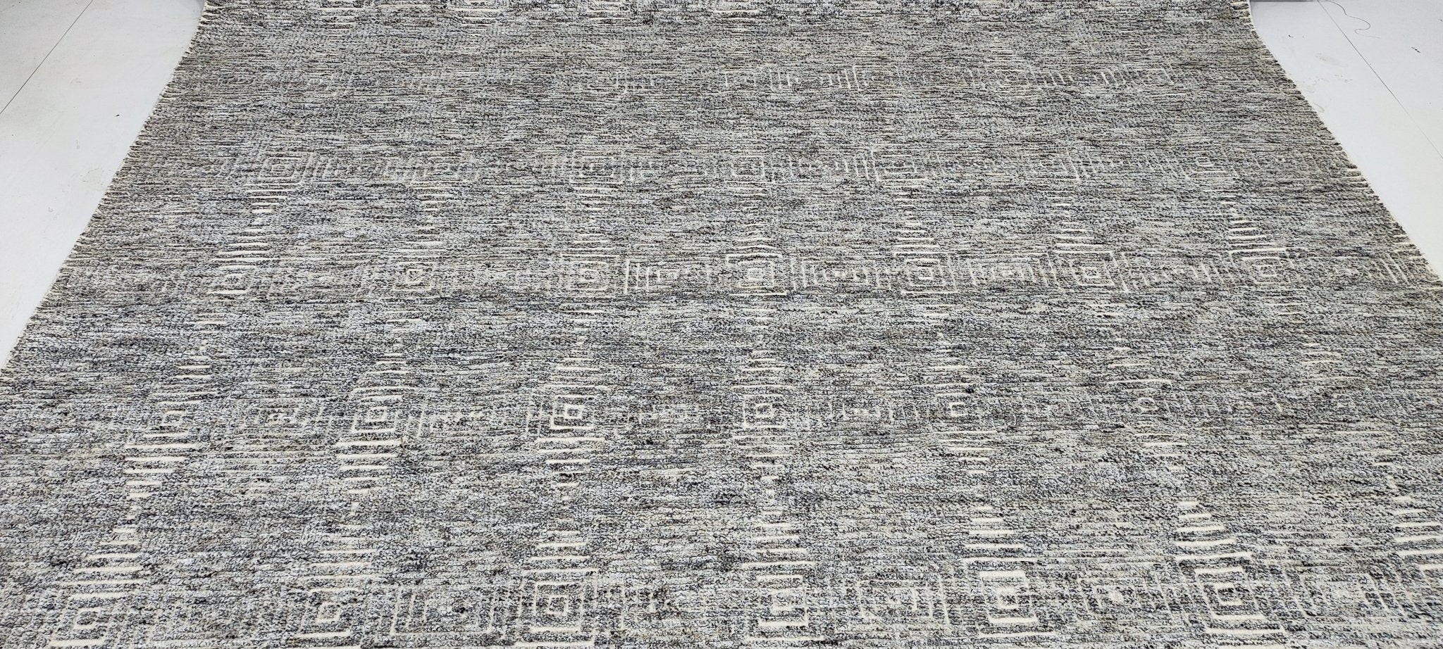 Alonzo 8x10 Hand-Knotted Grey & Ivory High Low | Banana Manor Rug Factory Outlet