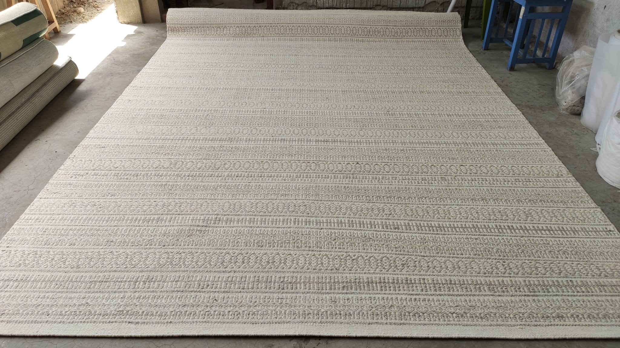 Althea White and Grey Handwoven Wool and Jute Rug (Multiple Sizes) | Banana Manor Rug Company