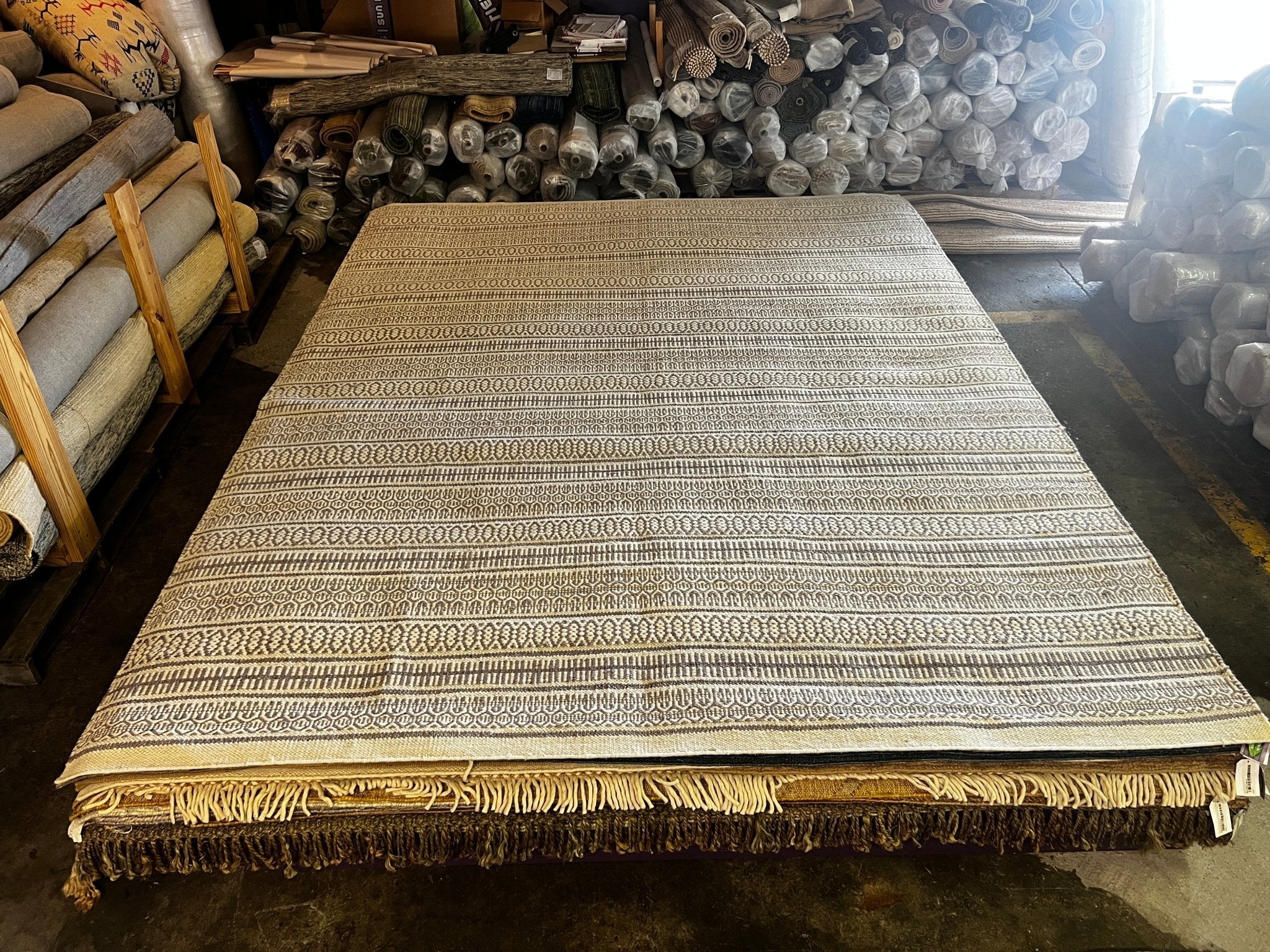 Althea White and Grey Handwoven Wool and Jute Rug (Multiple Sizes) | Banana Manor Rug Company