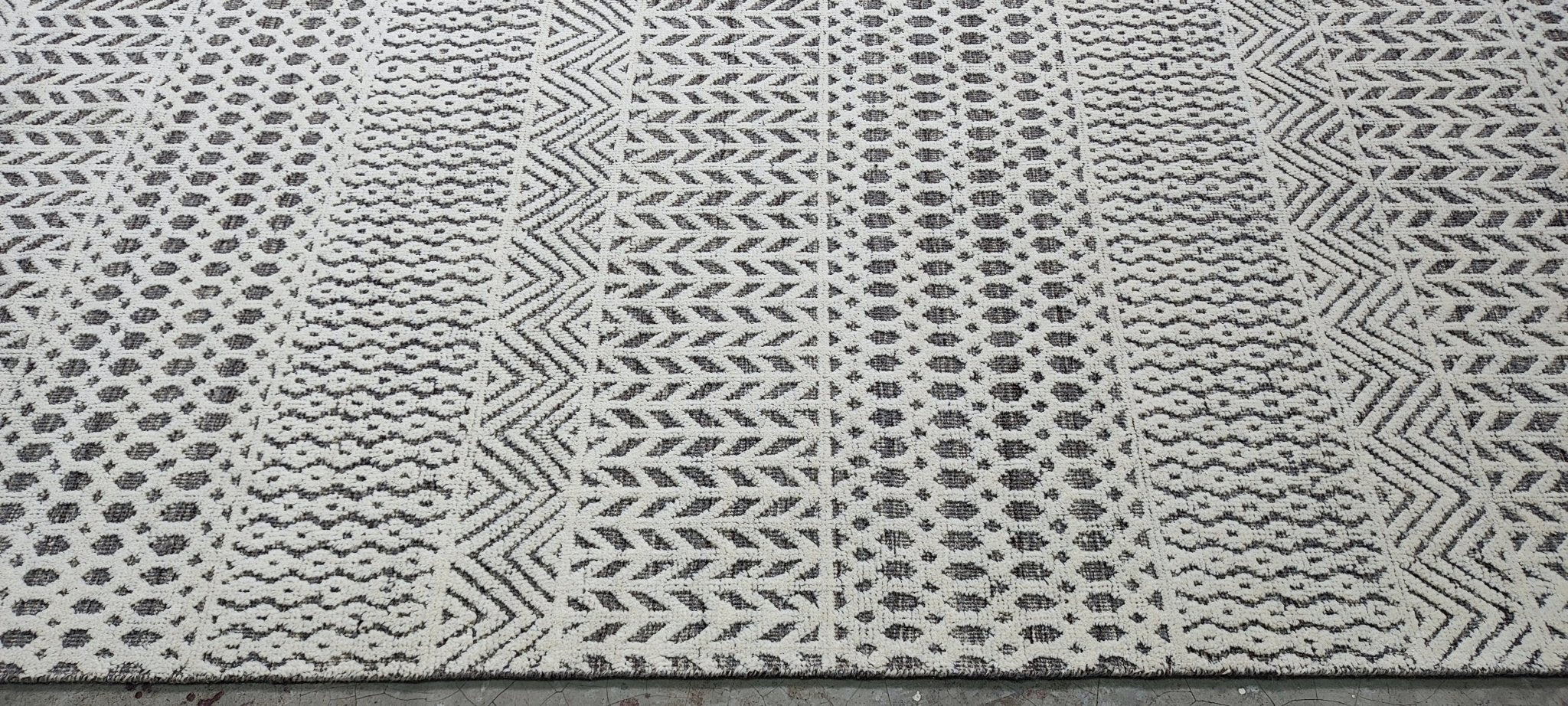 Alvin 6.3x9 Hand-Knotted Ivory & Grey Cut Pile | Banana Manor Rug Factory Outlet