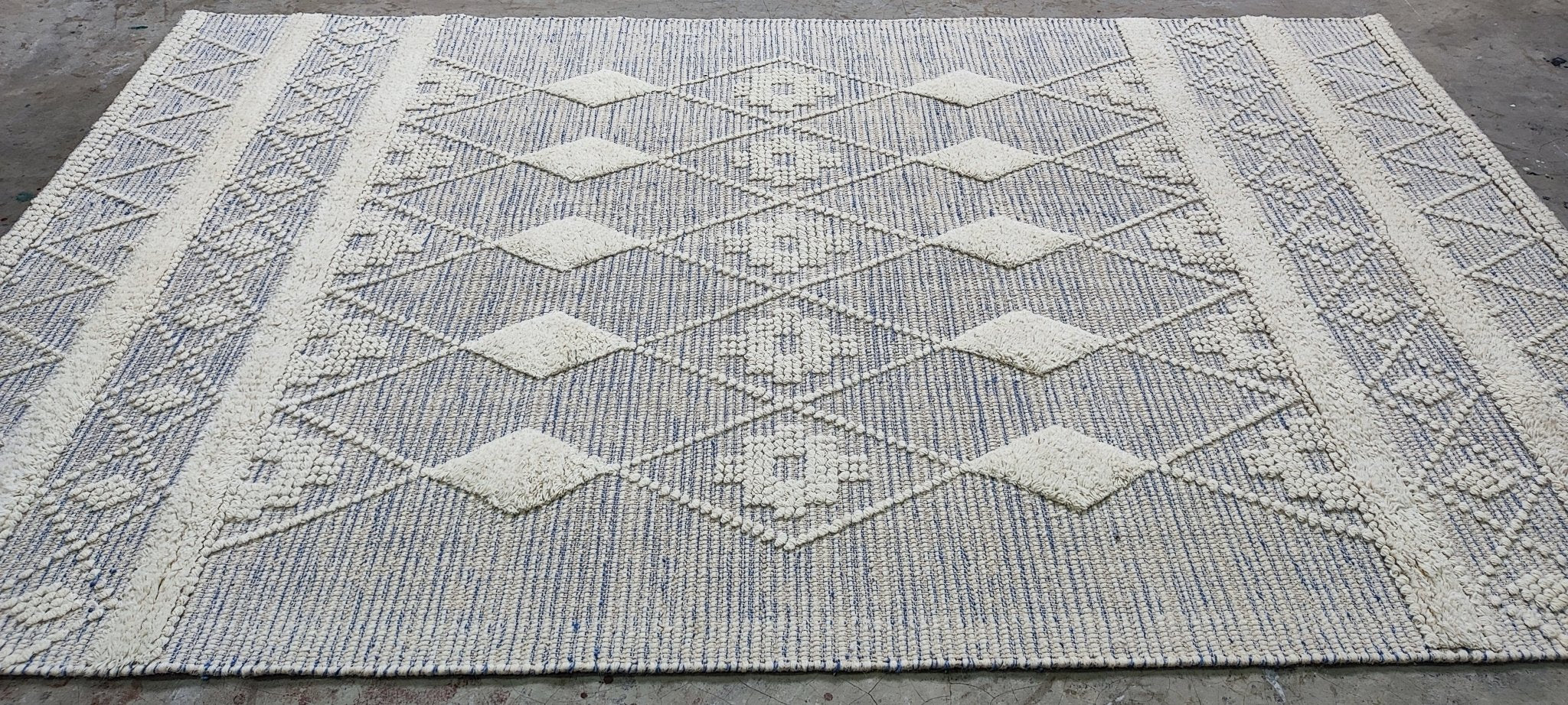 Anna's 5x8.3 Handwoven Ivory & Blue Loop Cut | Banana Manor Rug Factory Outlet