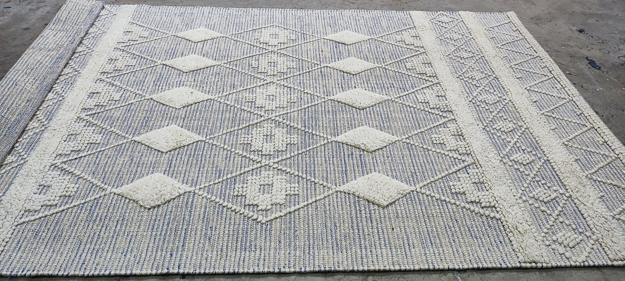 Anna's 5x8.3 Handwoven Ivory & Blue Loop Cut | Banana Manor Rug Factory Outlet