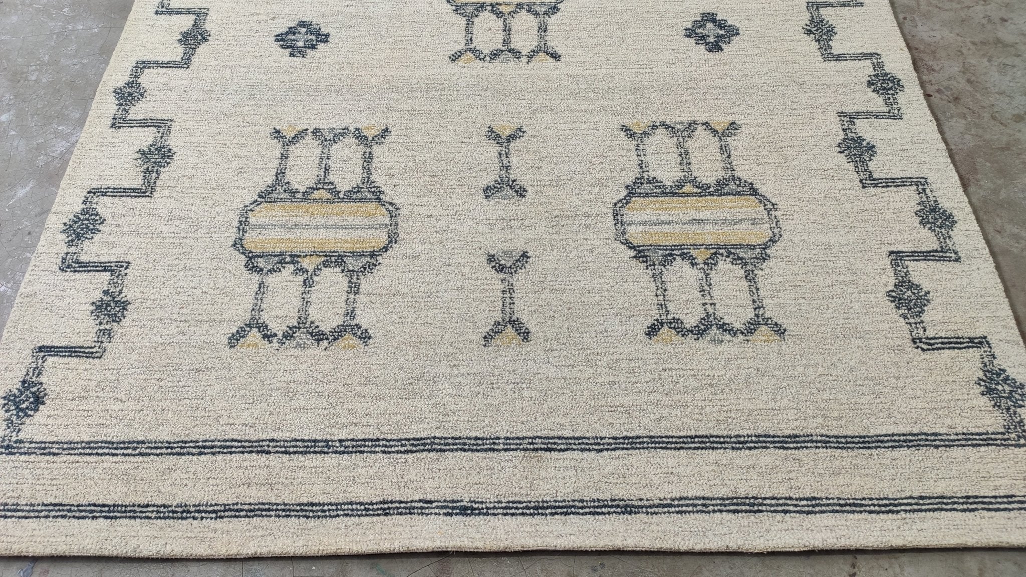 Annette Stroyberg 5x7.6 Ivory Hand-Tufted Rug | Banana Manor Rug Company