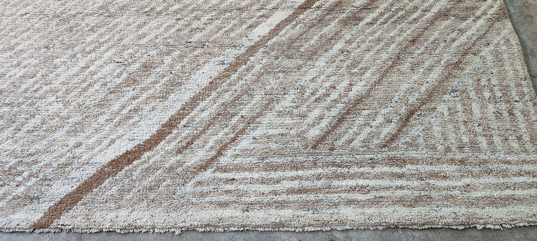 Ariana 7.9x10 Natural Beige Abstract | Banana Manor Rug Factory Outlet