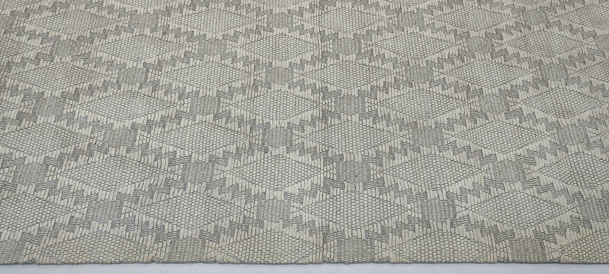 Ariel 5x8 Handwoven Ivory & Grey Jacquard Durrie | Banana Manor Rug Factory Outlet