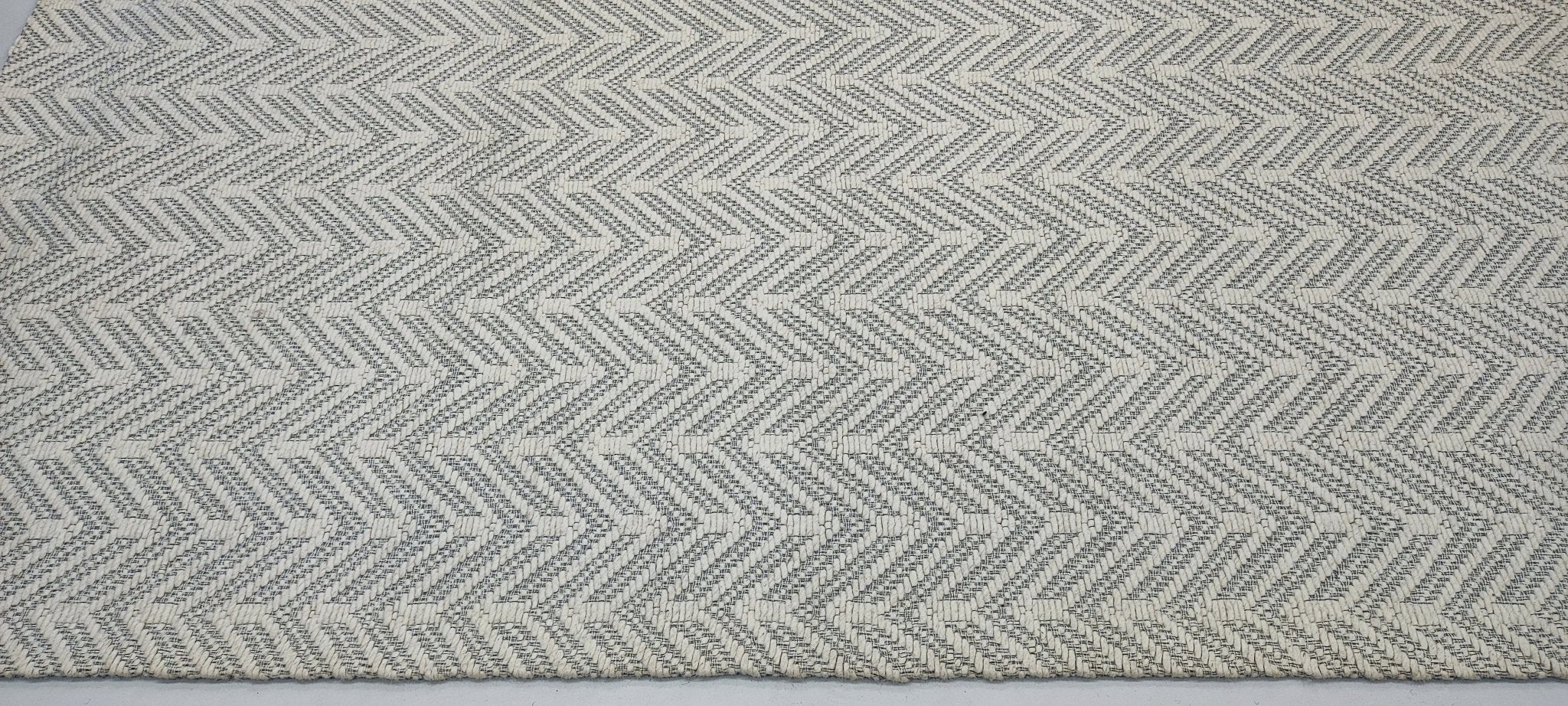 Aubrey 5x8 Handwoven Ivory & Grey Jacquard Durrie | Banana Manor Rug Factory Outlet