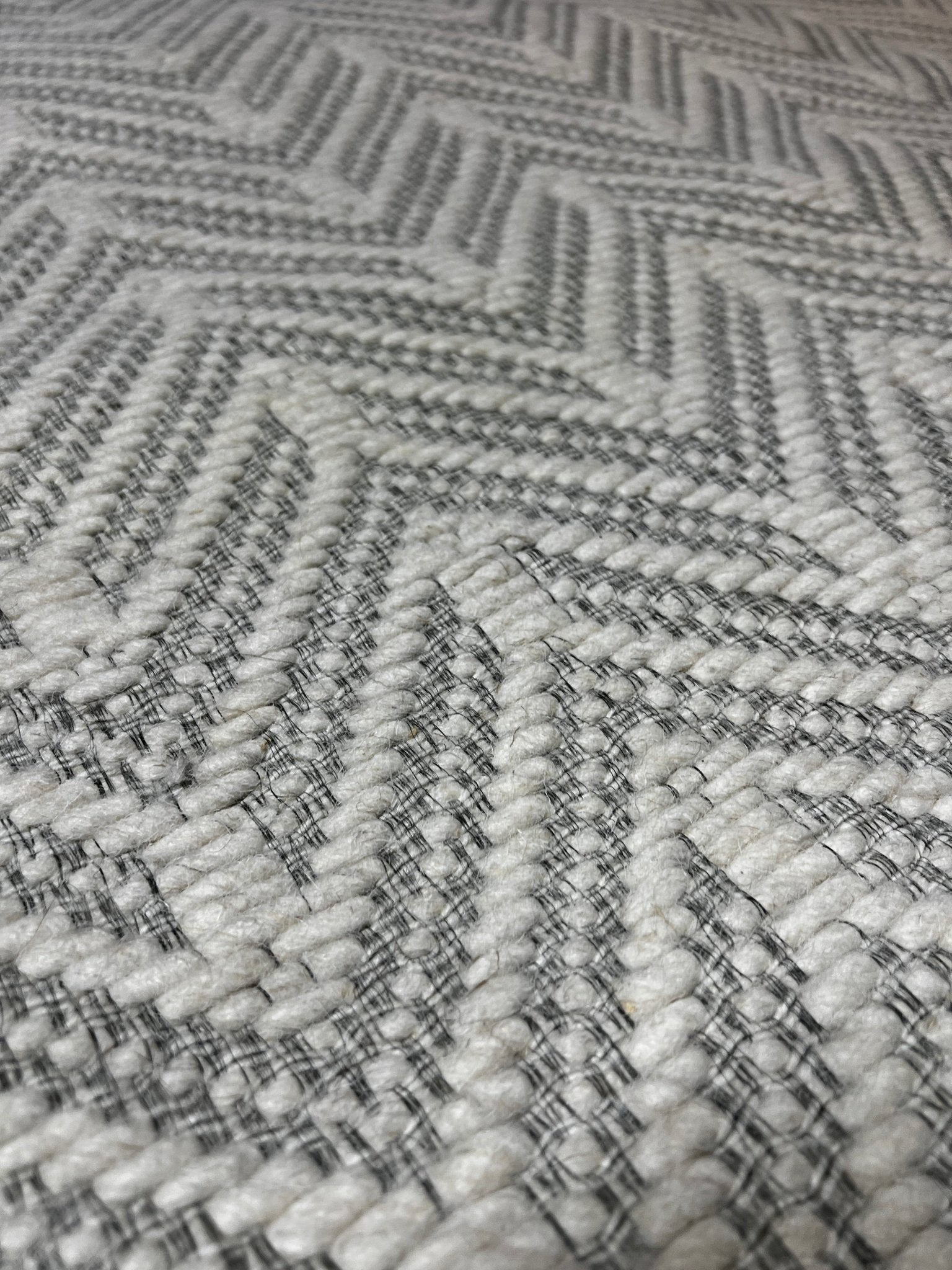 Aubrey 5x8 Handwoven Ivory & Grey Jacquard Durrie | Banana Manor Rug Factory Outlet