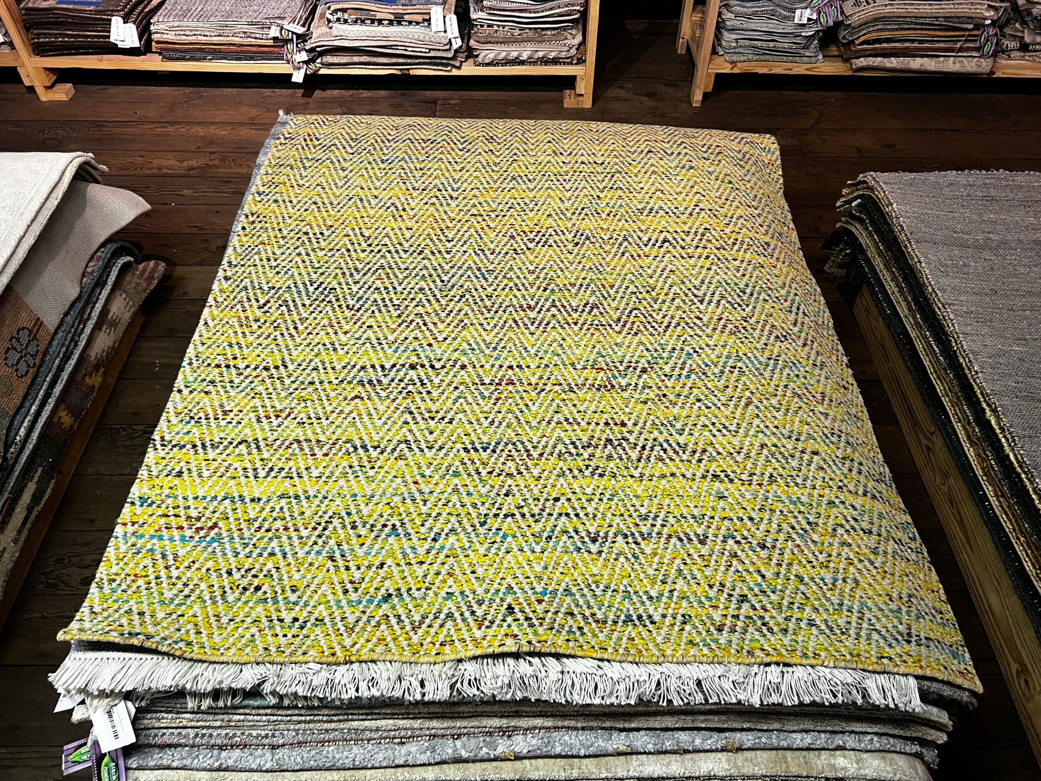 Aunt Tiki's 4.9x6.6 Sari Silk Handwoven Yellow Mix Chevron (Multiple Sizes) | Banana Manor Rug Factory Outlet