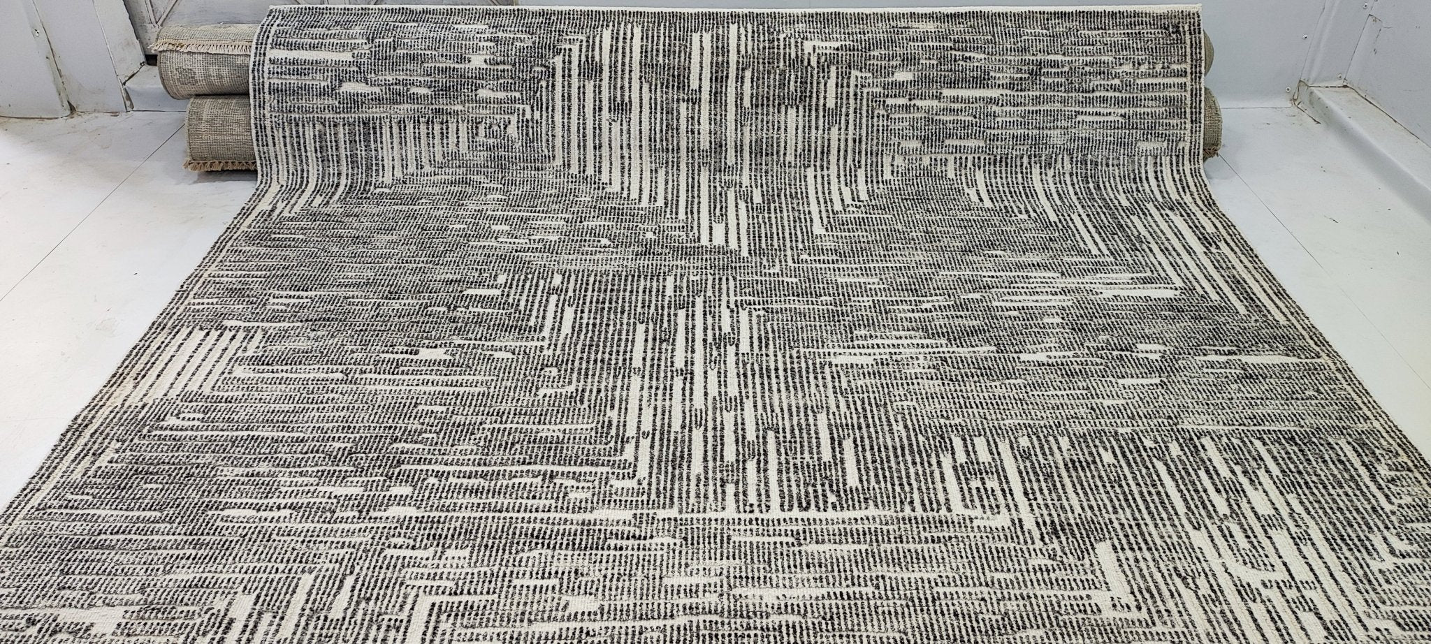 Axel Foley 8x10 Hand-Knotted Ivory & Grey High Low | Banana Manor Rug Factory Outlet