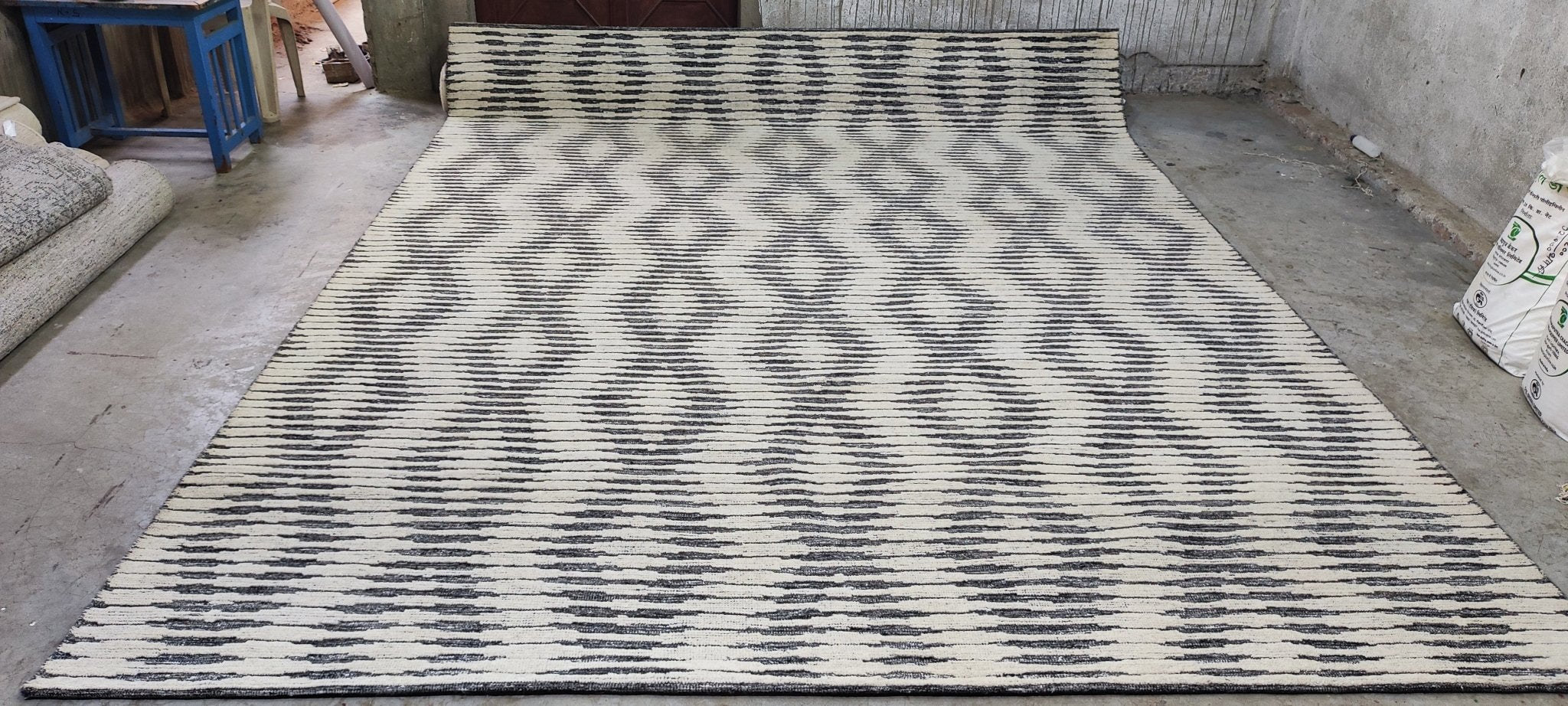 Bacilos Hand-Knotted Modern Rug Ivory and Grey High-Low 9.3x11.9 | Banana Manor Rug Company