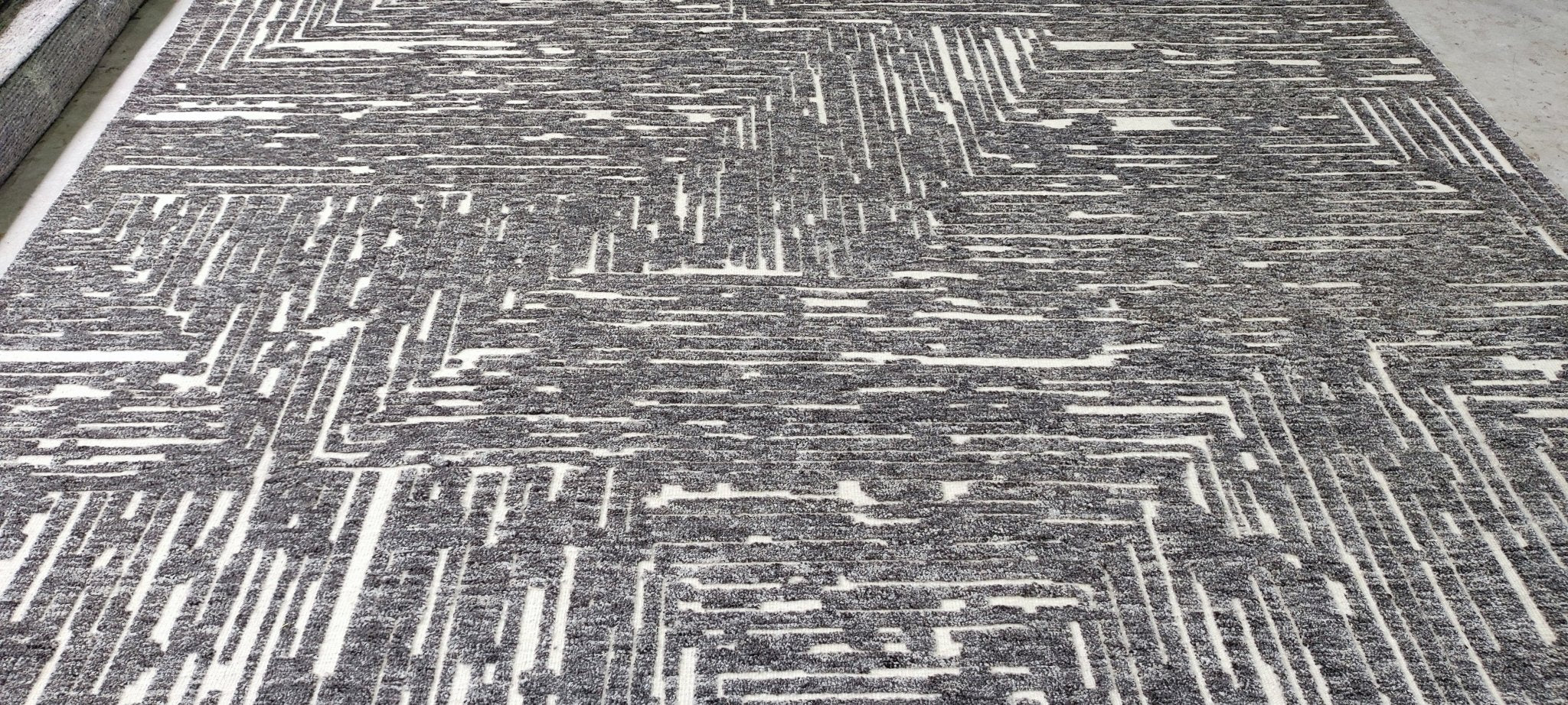 Belmondo 9x12 Hand-Knotted Dark Grey & Ivory Modern | Banana Manor Rug Factory Outlet