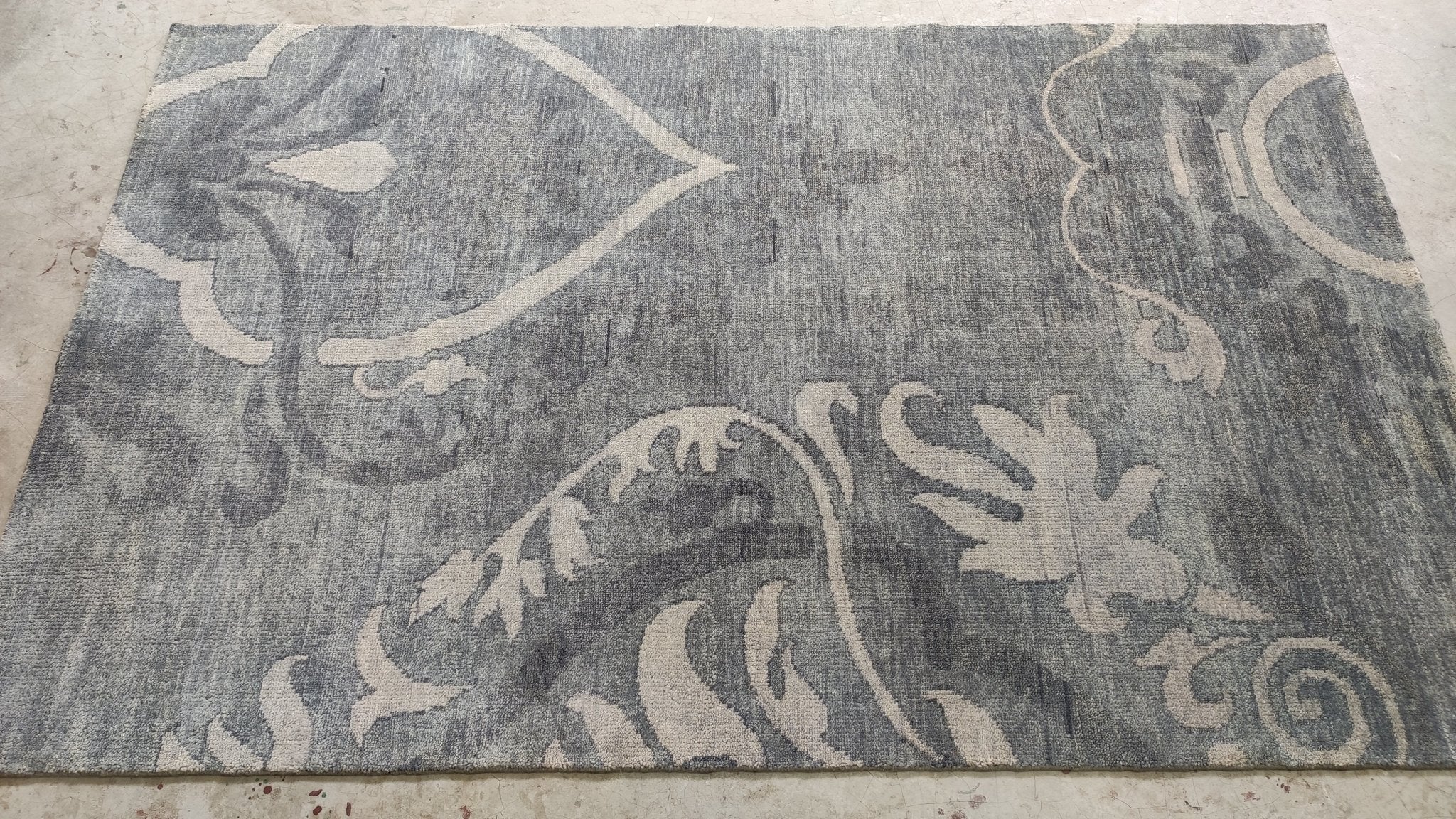 Belphoebe 5x8 Silver and Grey Hand-Knotted Modern Rug | Banana Manor Rug Company