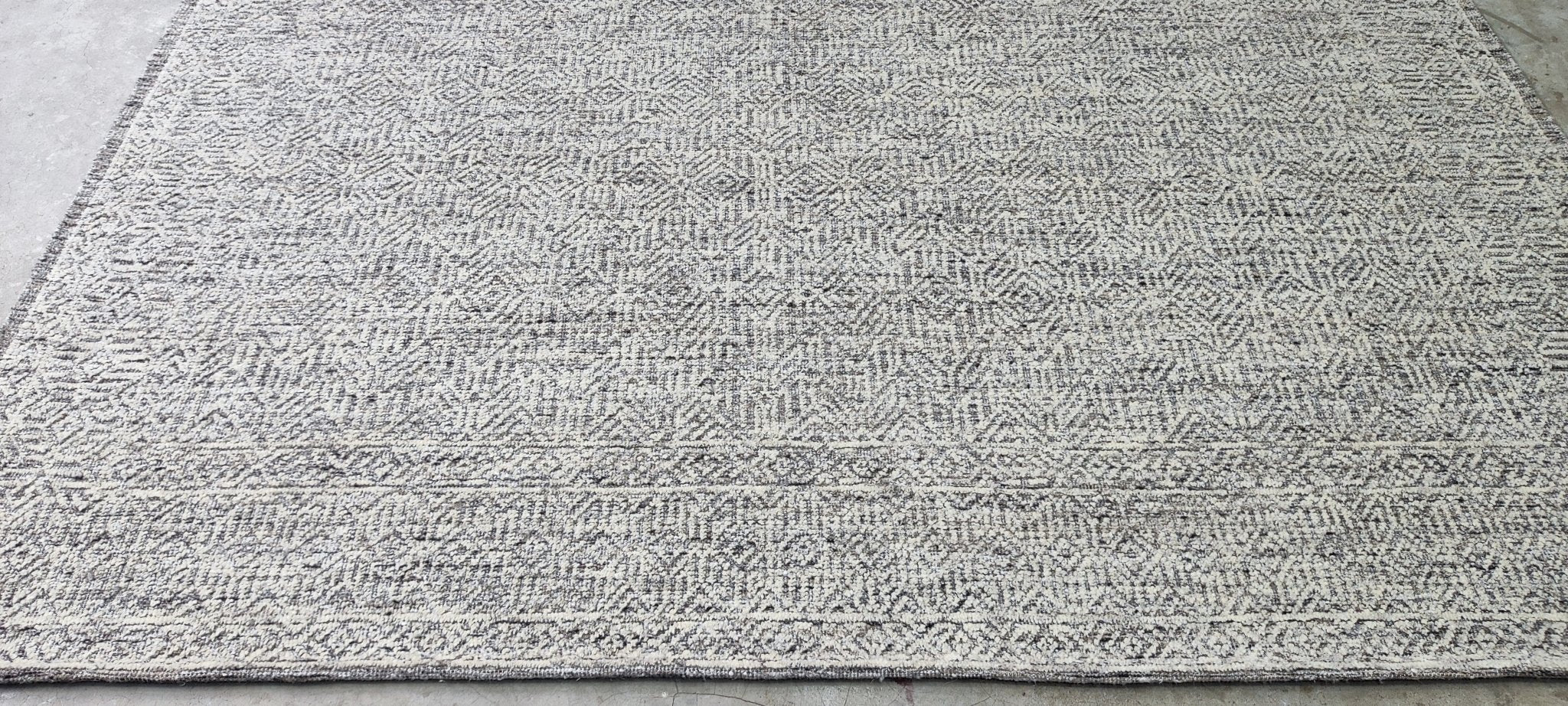 Billy 8x10 Hand-Knotted Light Grey & Ivory High Low | Banana Manor Rug Factory Outlet