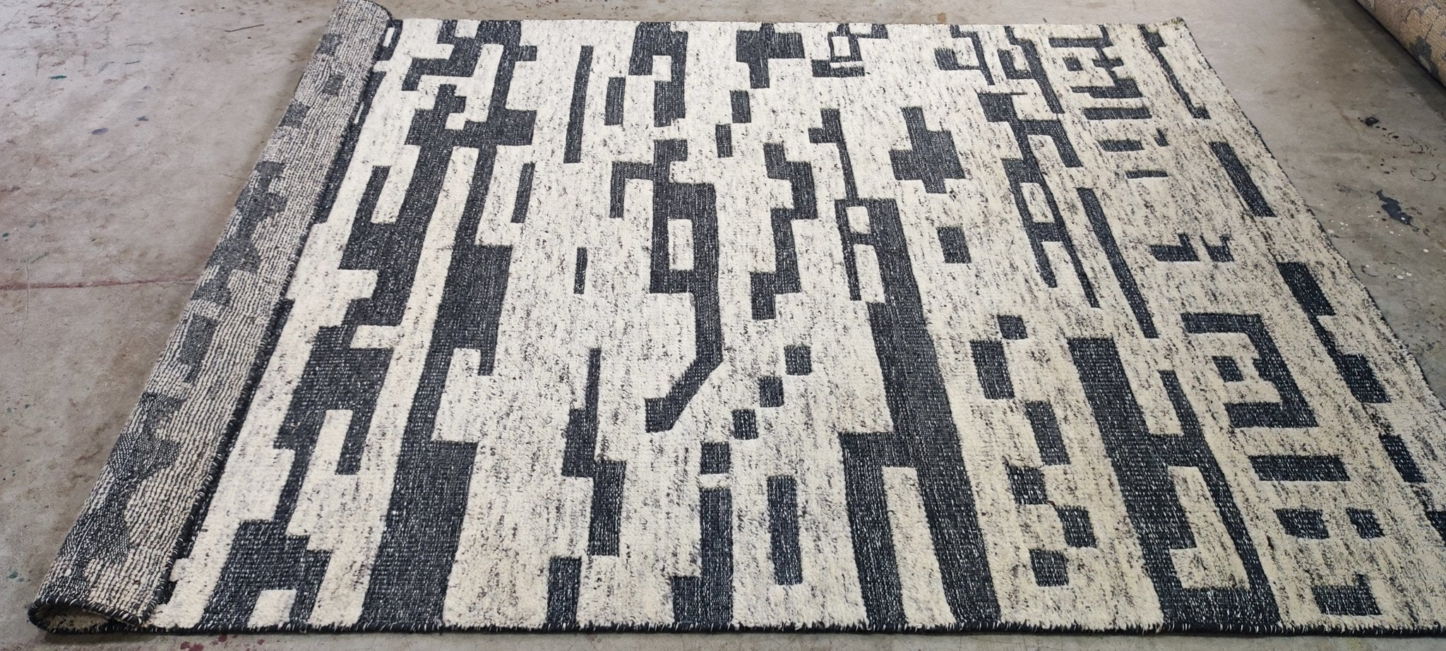 Billy James Hand-Knotted White and Black Modern 5.6x7.6 | Banana Manor Rug Company