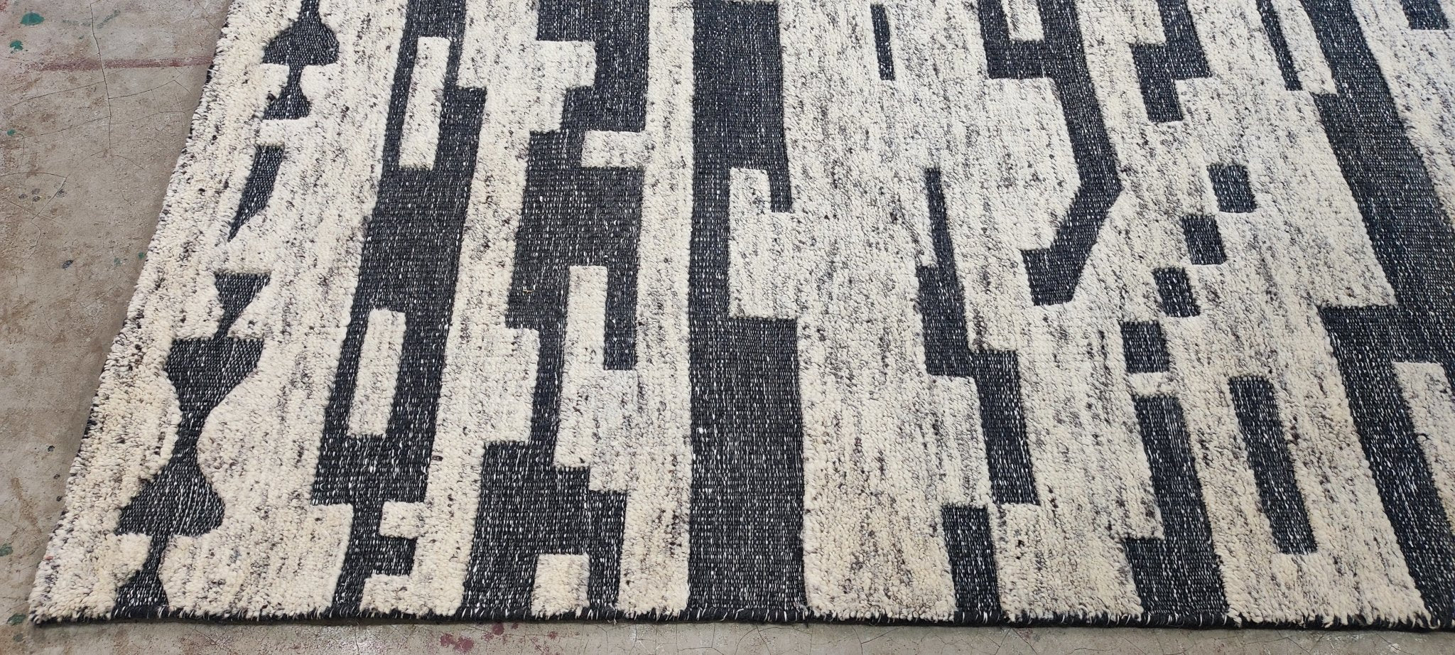 Billy James Hand-Knotted White and Black Modern 5.6x7.6 | Banana Manor Rug Company