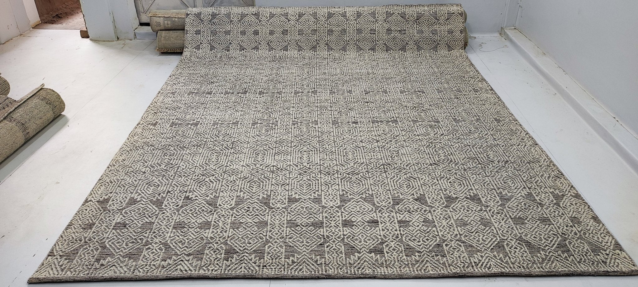 Billy Rosewood 8x10 Hand-Knotted Grey & Silver High Low | Banana Manor Rug Factory Outlet
