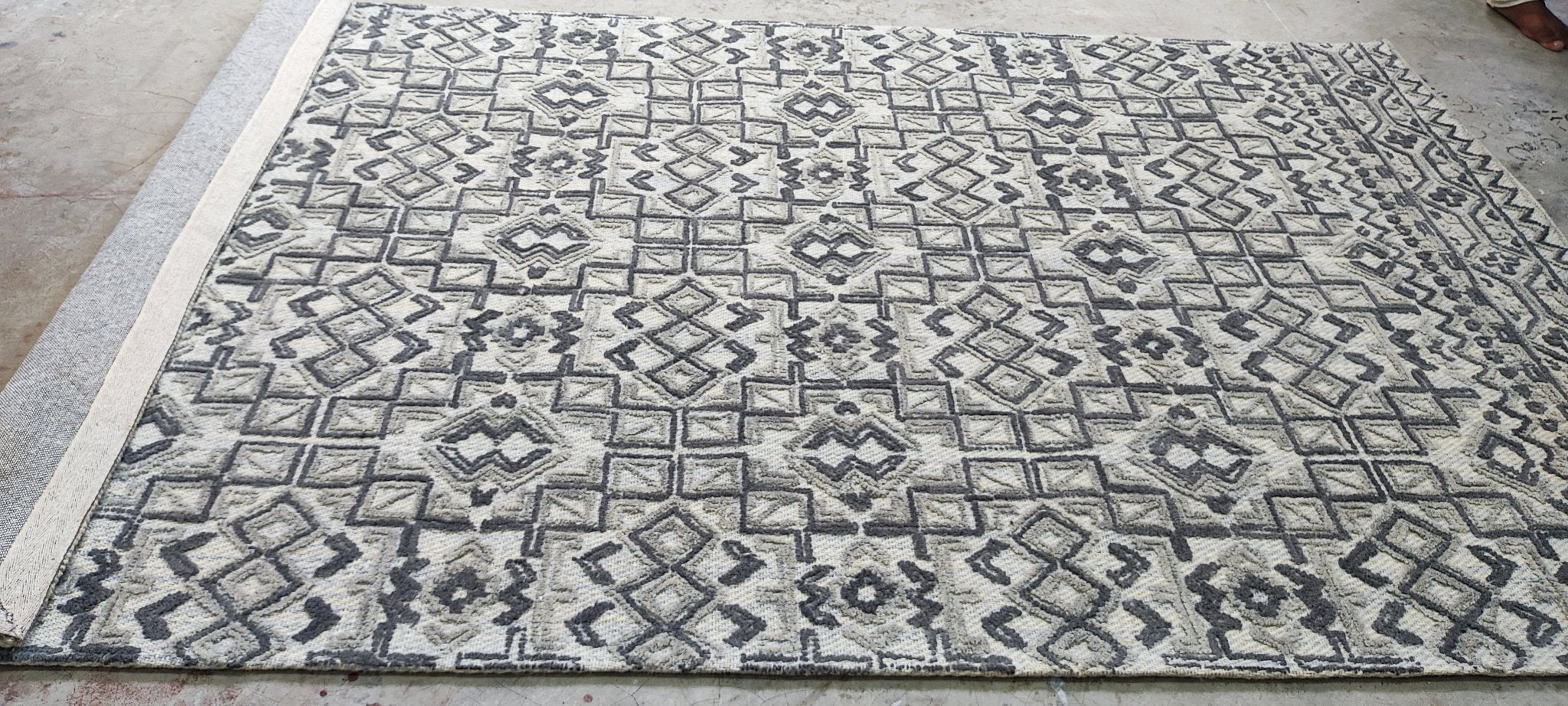 Black Penny 5x8 Handwoven Grey Mix Modern | Banana Manor Rug Factory Outlet