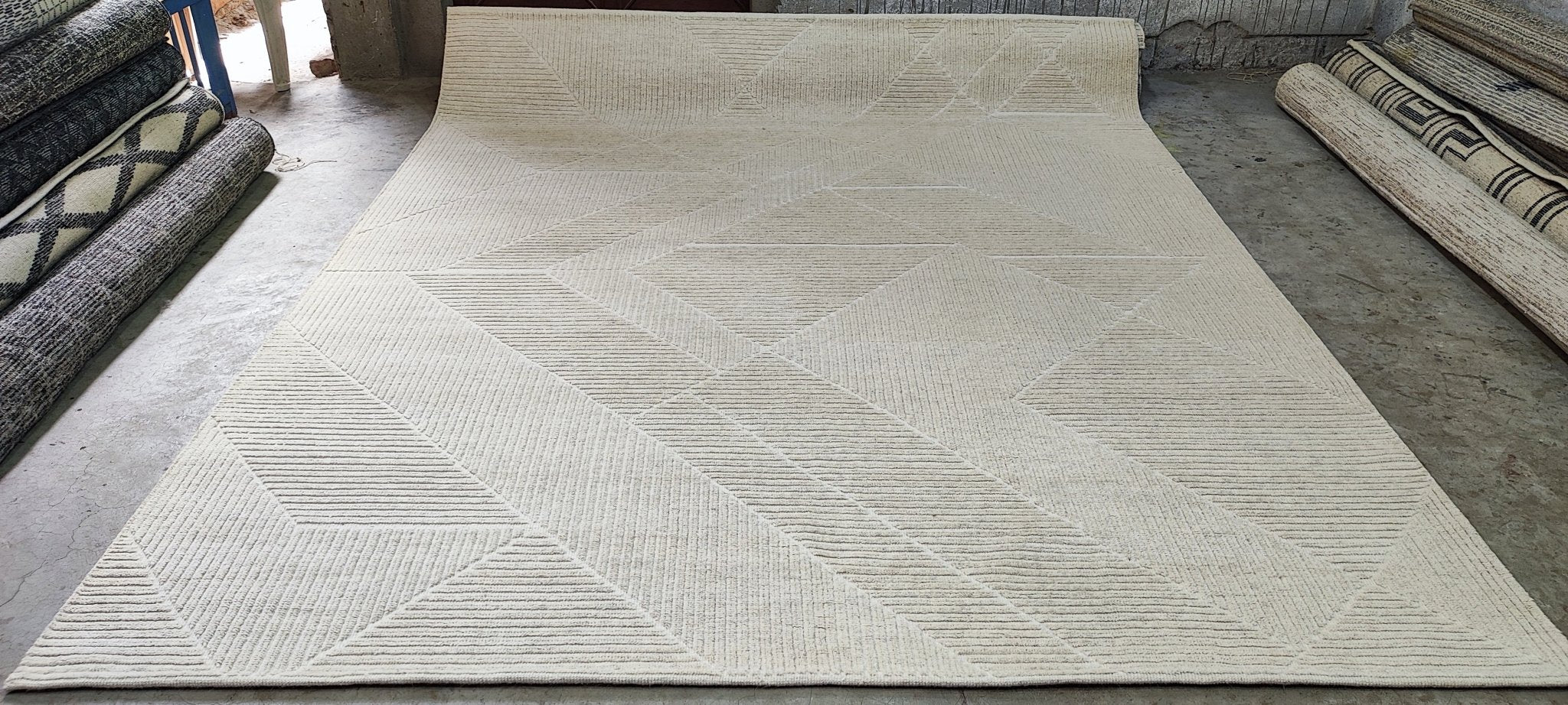 Blake 8x10 Hand-Knotted Ivory Mix Cut Pile | Banana Manor Rug Factory Outlet