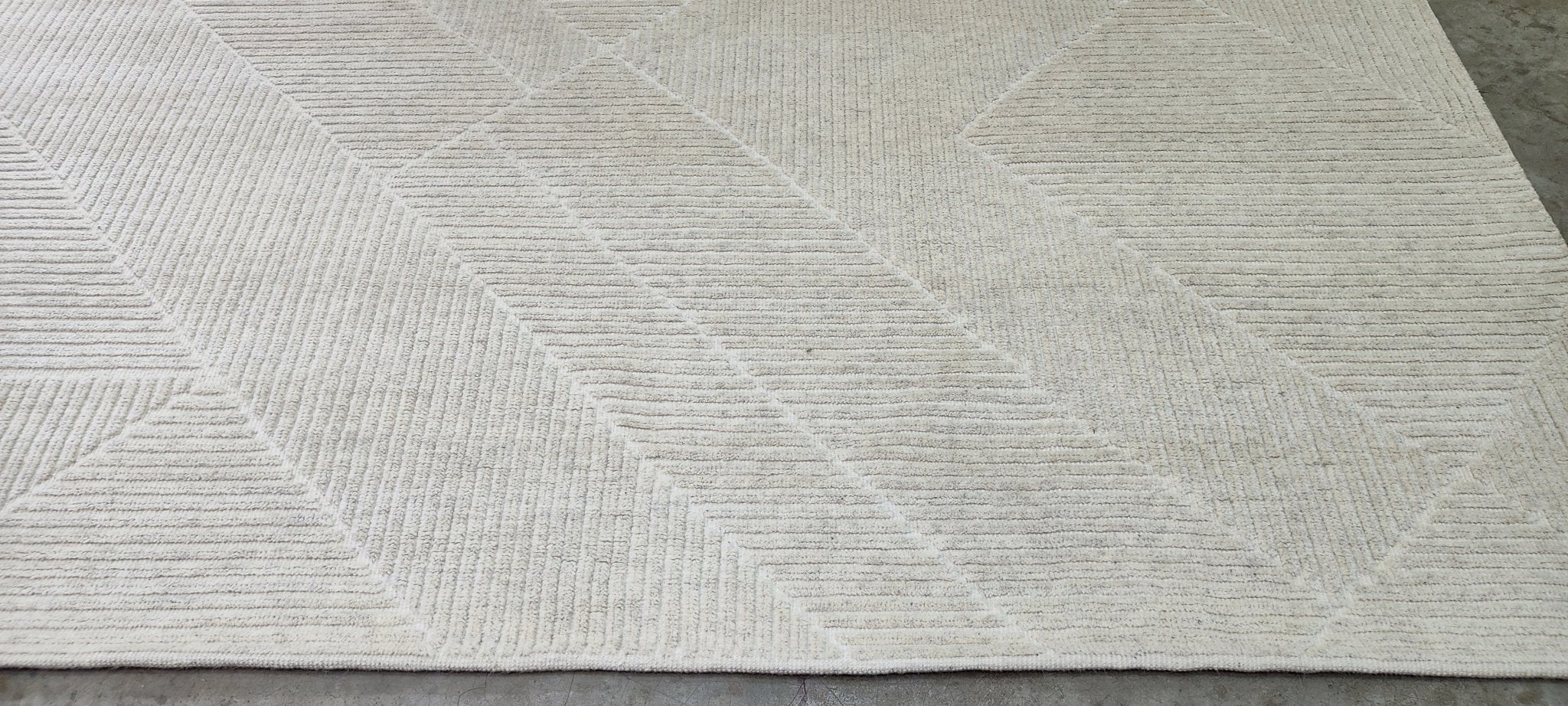 Blake 8x10 Hand-Knotted Ivory Mix Cut Pile | Banana Manor Rug Factory Outlet