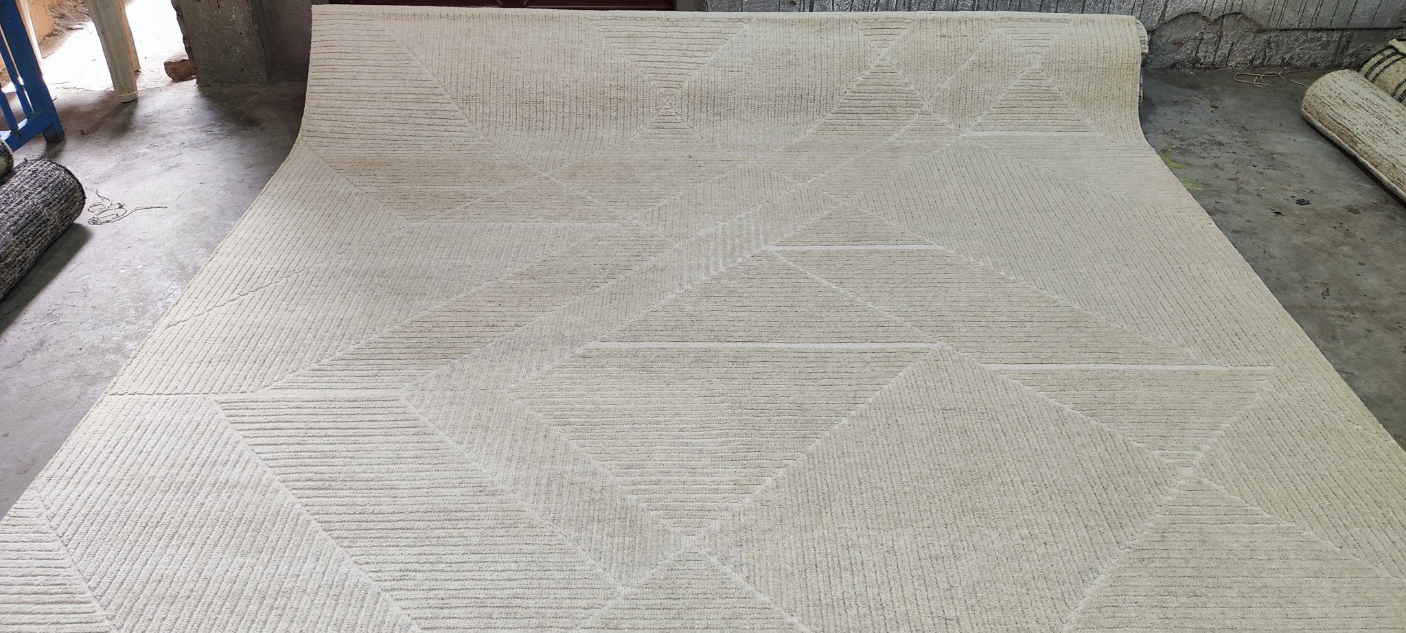 Blake 8x10 Hand-Knotted Ivory Mix Cut Pile | Banana Manor Rug Factory Outlet