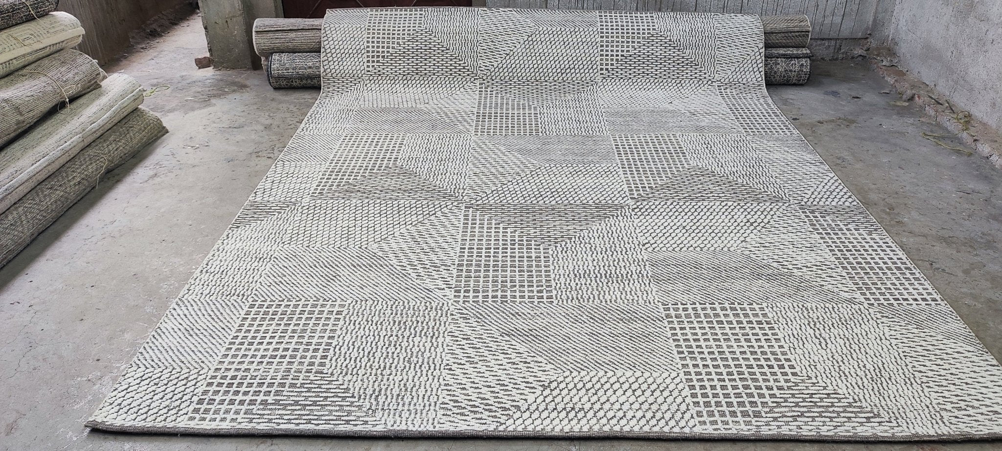 Bobby 8x10 Hand-Knotted Ivory & Grey High Low | Banana Manor Rug Factory Outlet