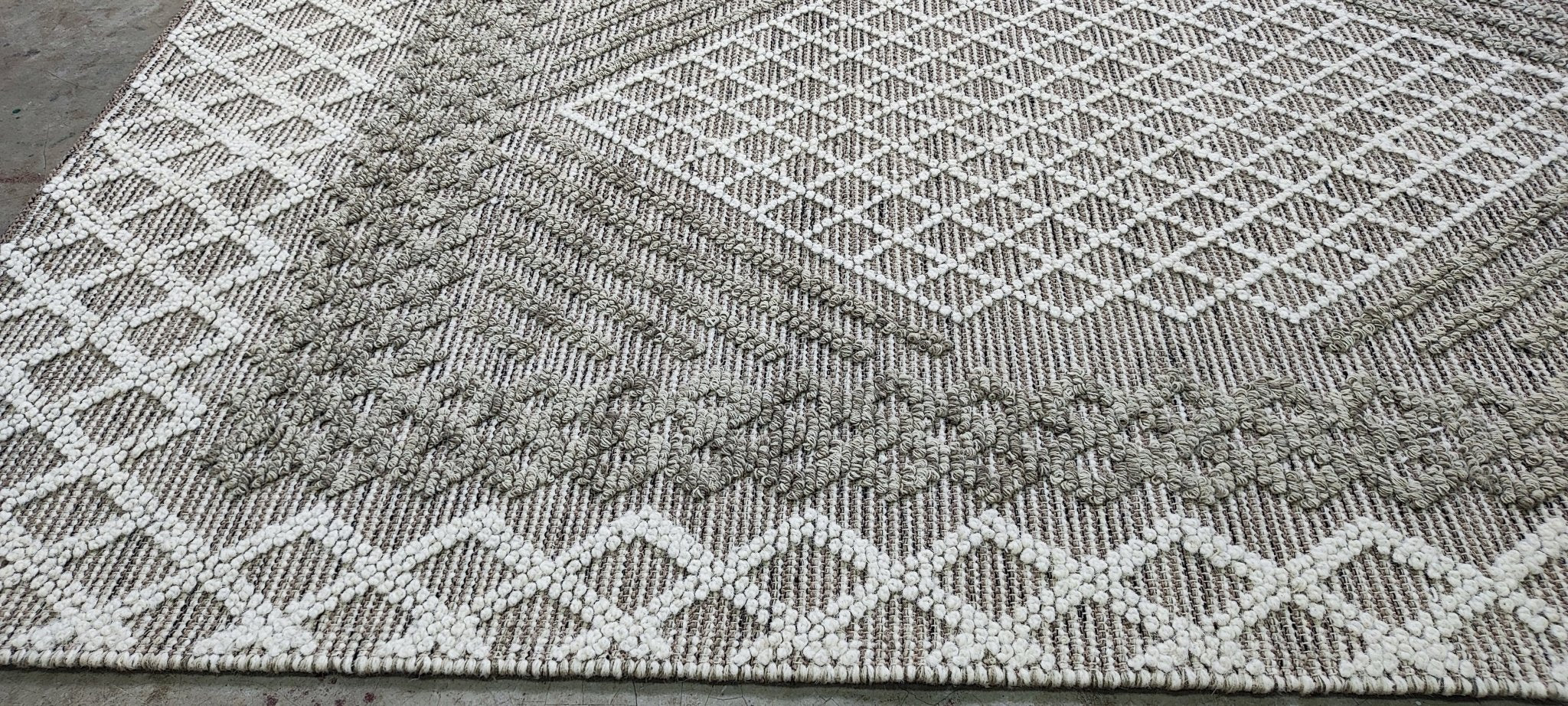 Boucherie 5x8 Handwoven Ivory & Grey High Low | Banana Manor Rug Factory Outlet