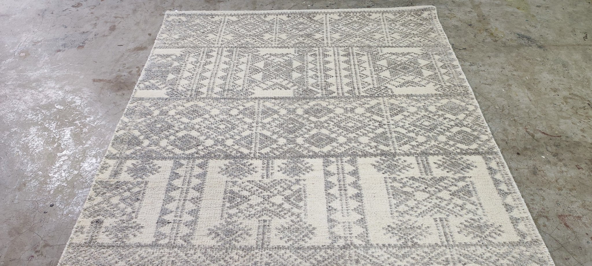 Brian Sergent Hand-Knotted Modern Ivory and Grey High-Low 4x6 | Banana Manor Rug Company