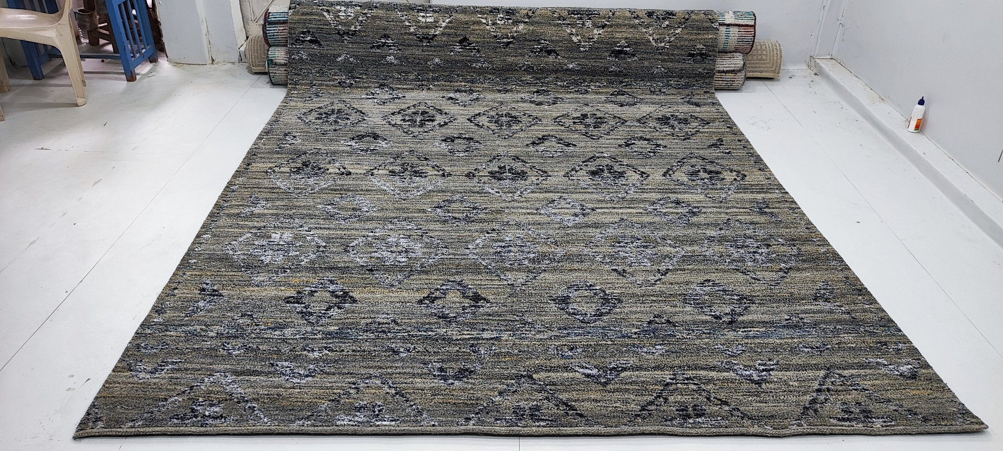 Bud 8x10 Hand-Knotted Grey Abstract | Banana Manor Rug Factory Outlet