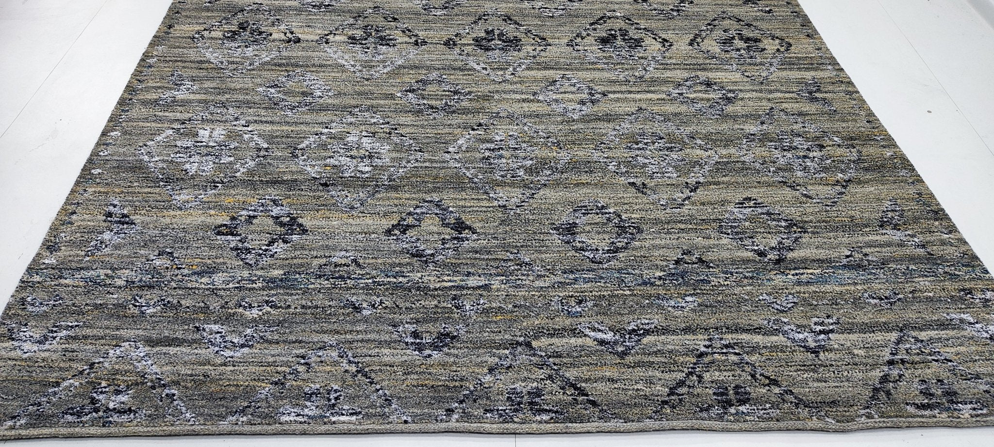 Bud 8x10 Hand-Knotted Grey Abstract | Banana Manor Rug Factory Outlet