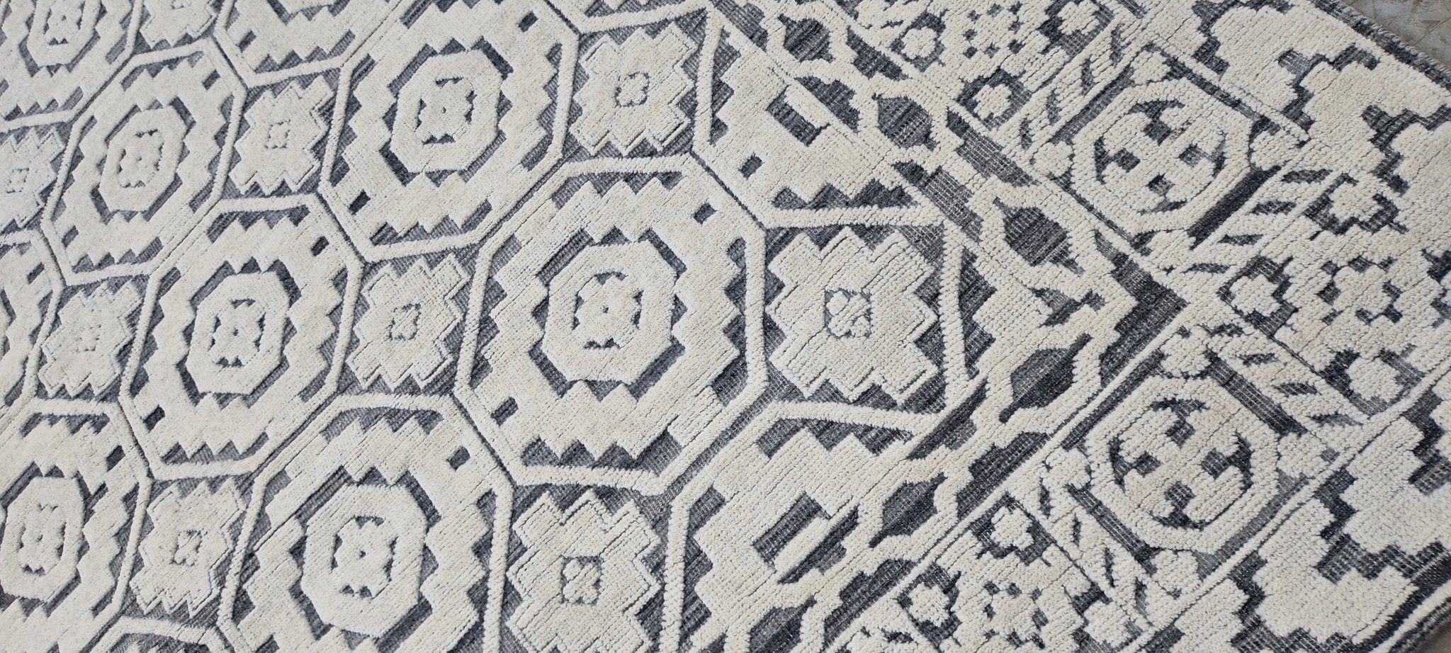 C Note Hand-Knotted Modern Rug Ivory and Dark Grey High-Low 9.3x12 | Banana Manor Rug Company