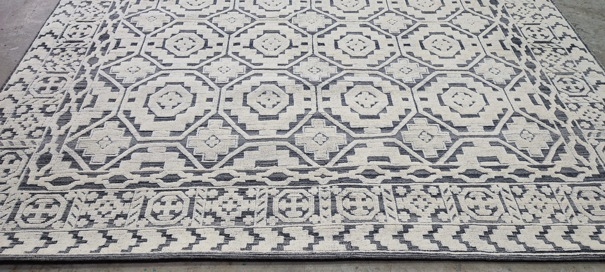 C Note Hand-Knotted Modern Rug Ivory and Dark Grey High-Low 9.3x12 | Banana Manor Rug Company