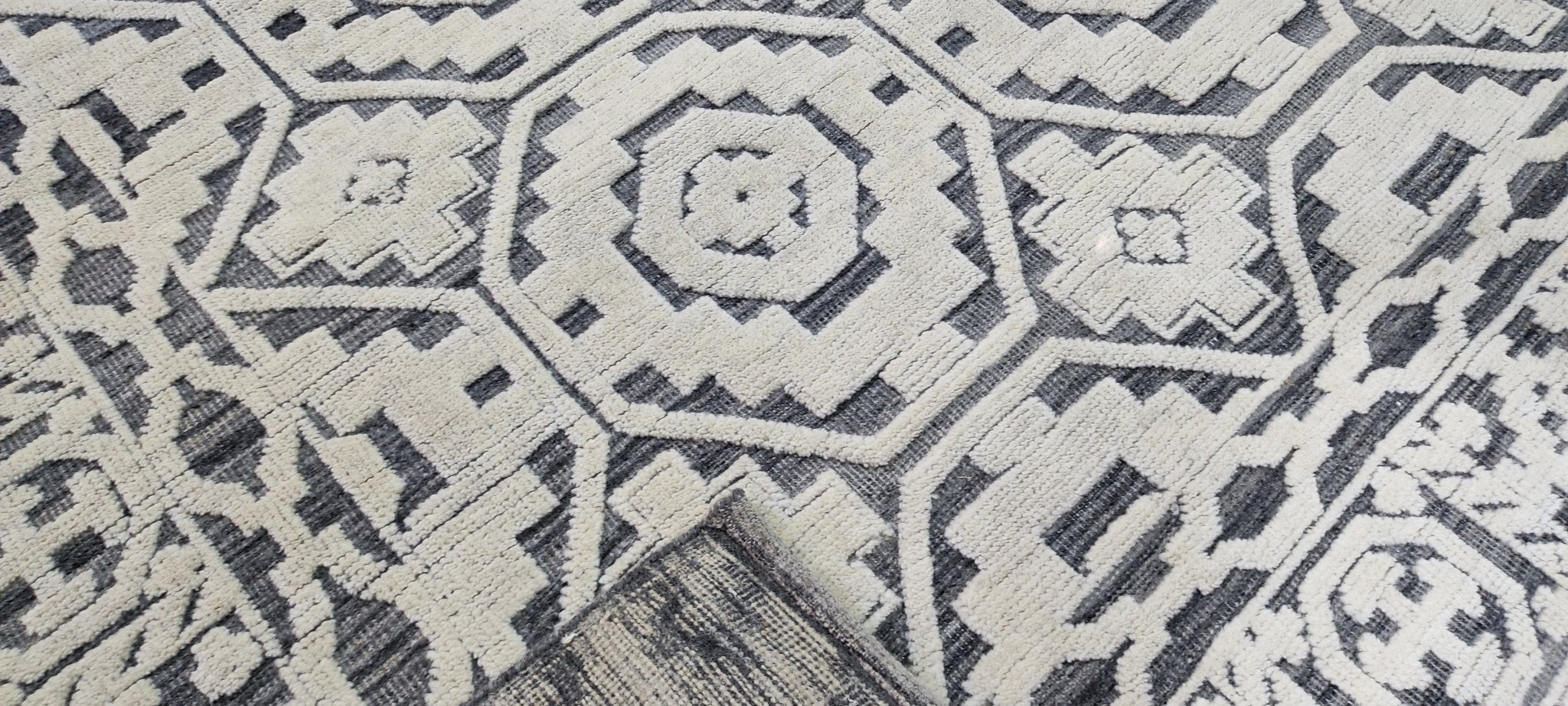 C Note Hand-Knotted Modern Rug Ivory and Dark Grey High-Low 9.3x12 | Banana Manor Rug Company