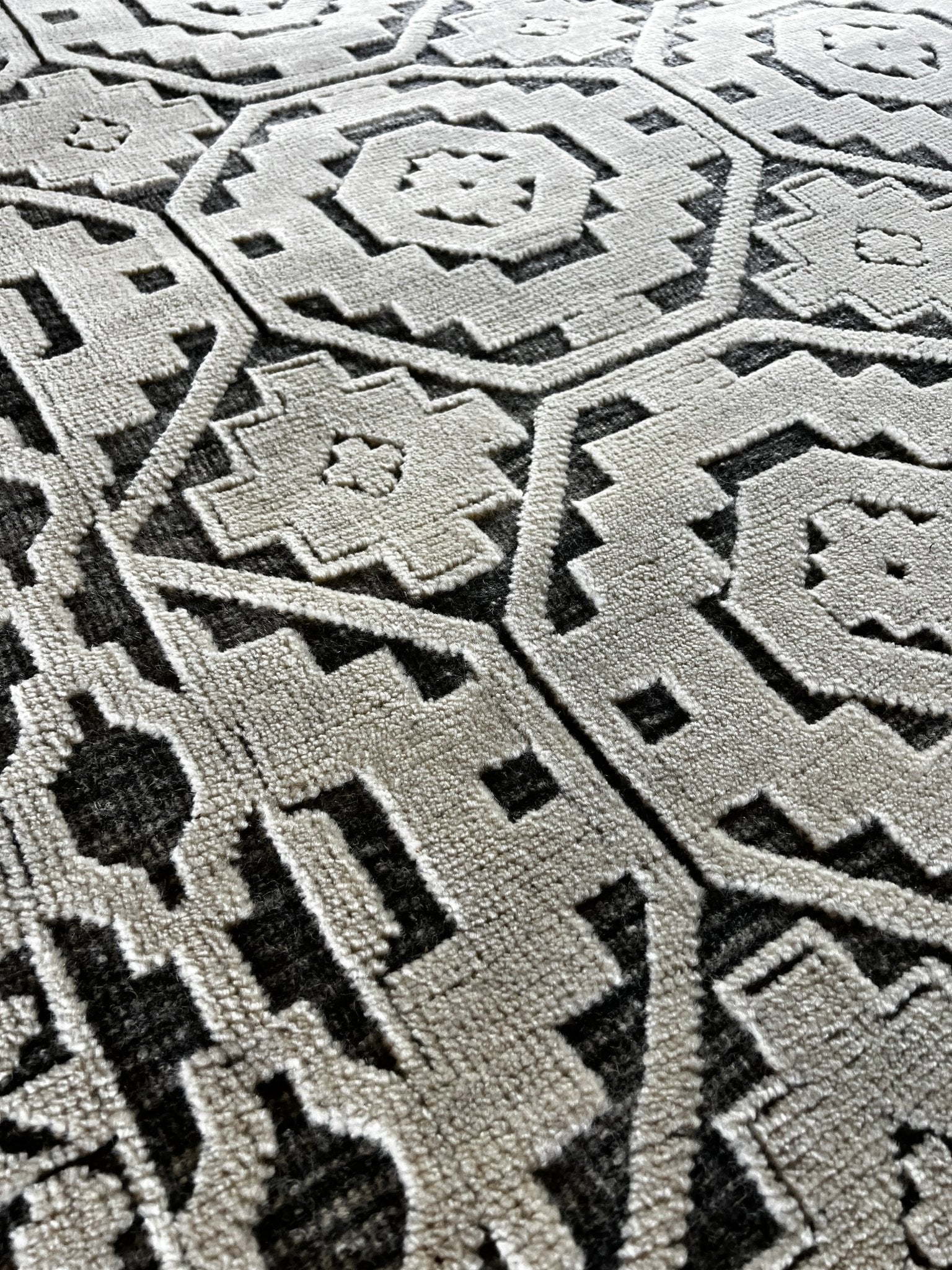 C Note Hand-Knotted Modern Rug Ivory and Dark Grey High-Low 9.3x12 | Banana Manor Rug Company