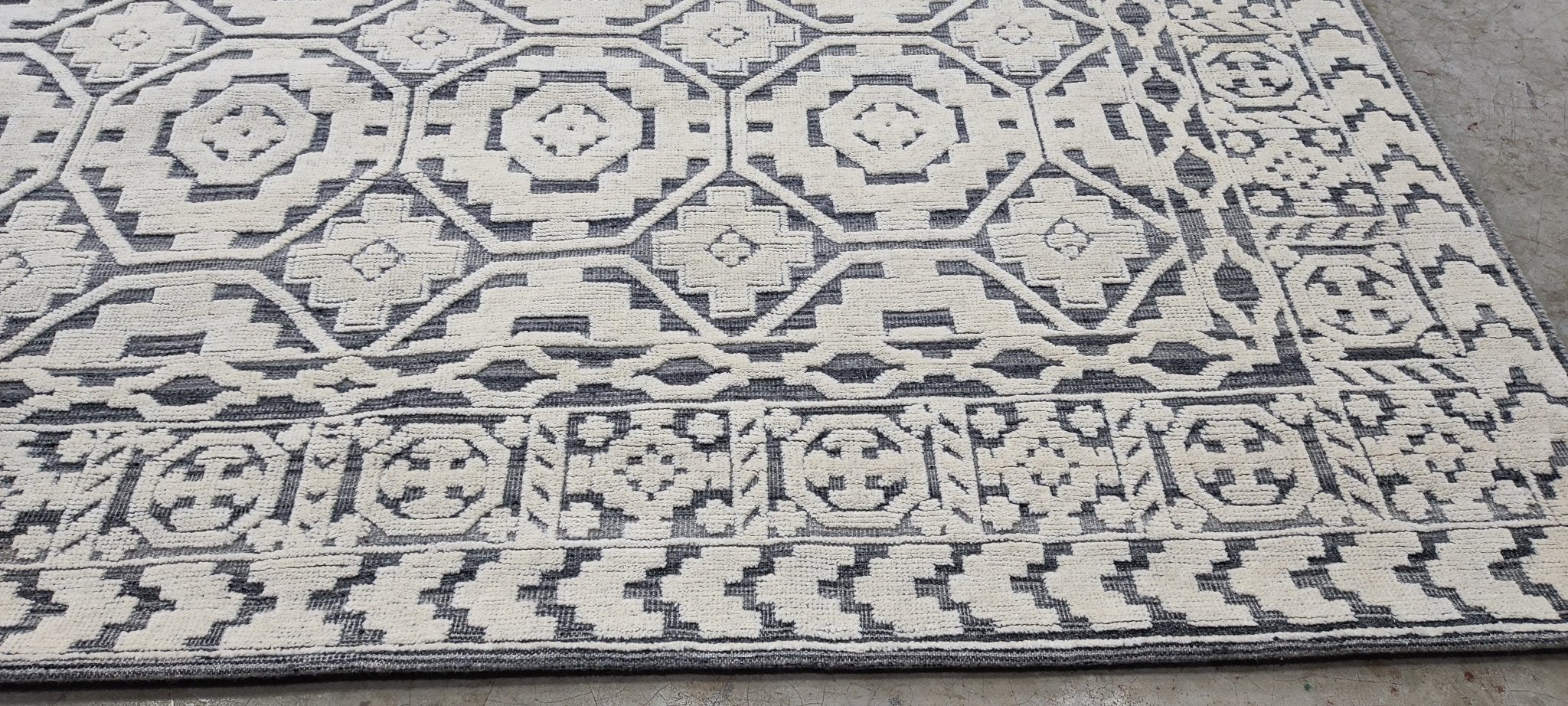 C Note Hand-Knotted Modern Rug Ivory and Dark Grey High-Low 9.3x12 | Banana Manor Rug Company