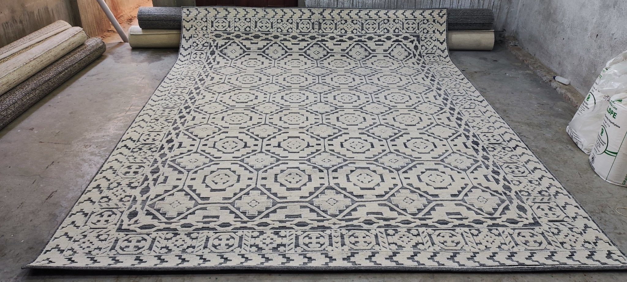 C Note Hand-Knotted Modern Rug Ivory and Dark Grey High-Low 9.3x12 | Banana Manor Rug Company