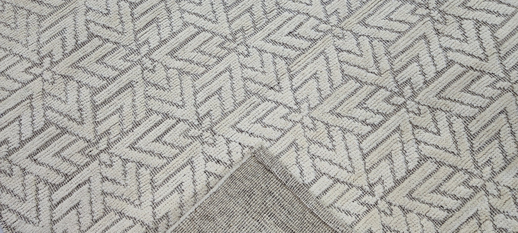 Cabel 8x10 Hand-Knotted Ivory High Low | Banana Manor Rug Factory Outlet