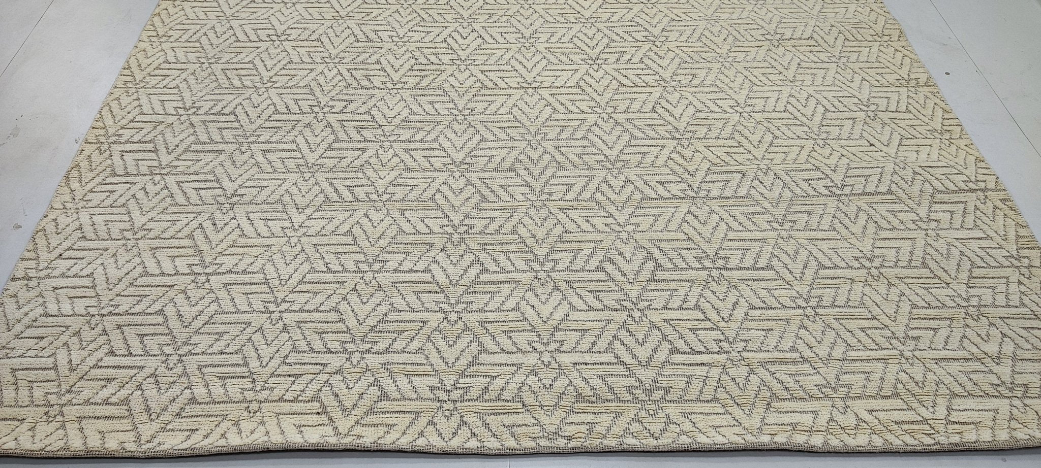 Cabel 8x10 Hand-Knotted Ivory High Low | Banana Manor Rug Factory Outlet