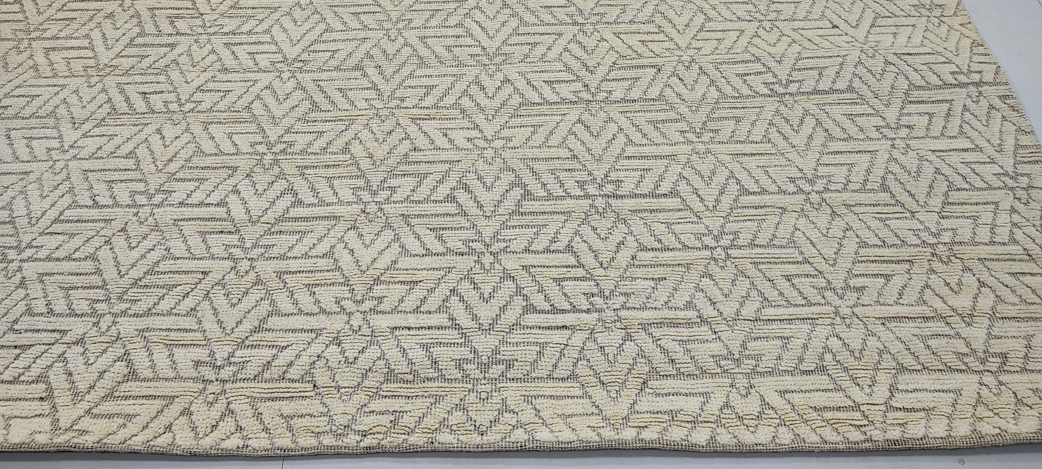 Cabel 8x10 Hand-Knotted Ivory High Low | Banana Manor Rug Factory Outlet