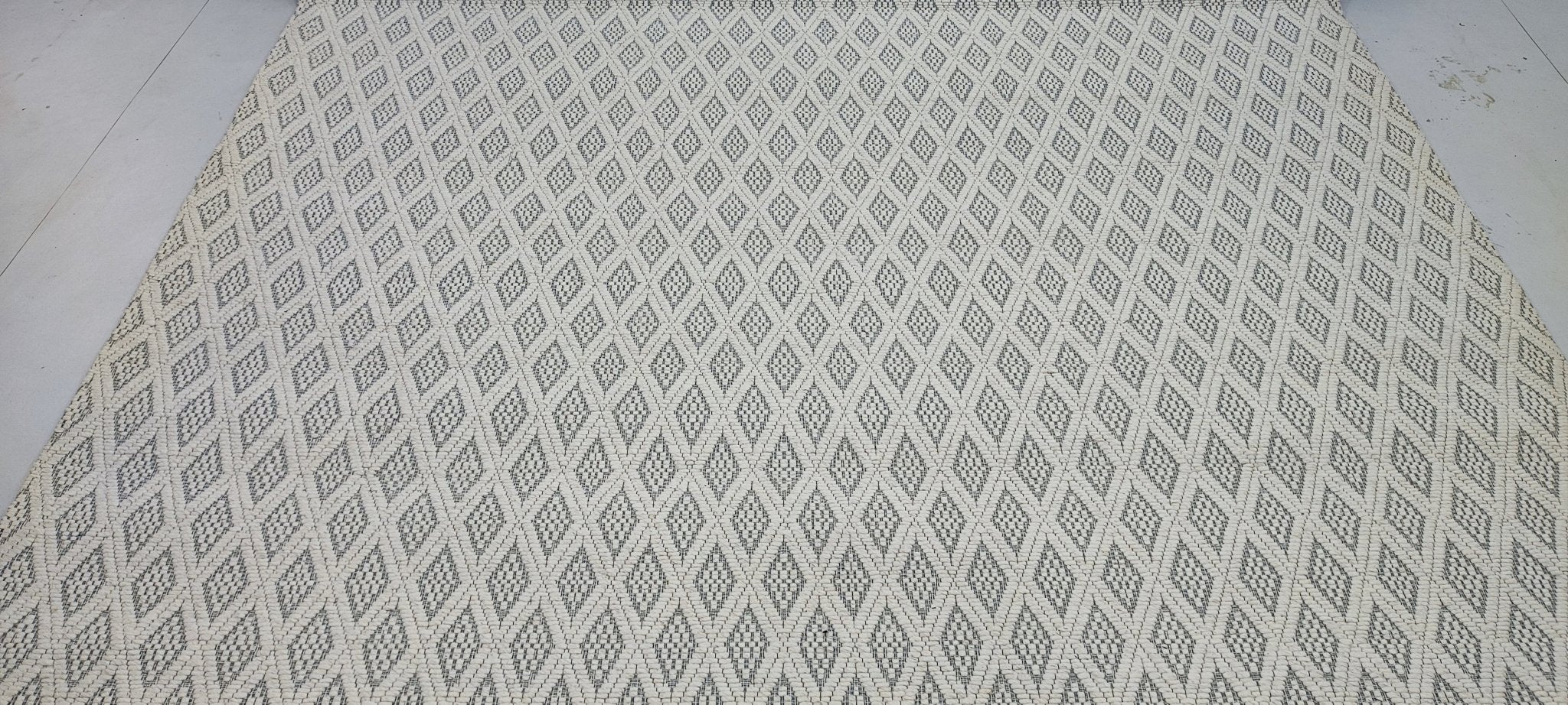 Cameron Tucker 7.9x10 Handwoven Ivory & Grey Jacquard Durrie | Banana Manor Rug Factory Outlet